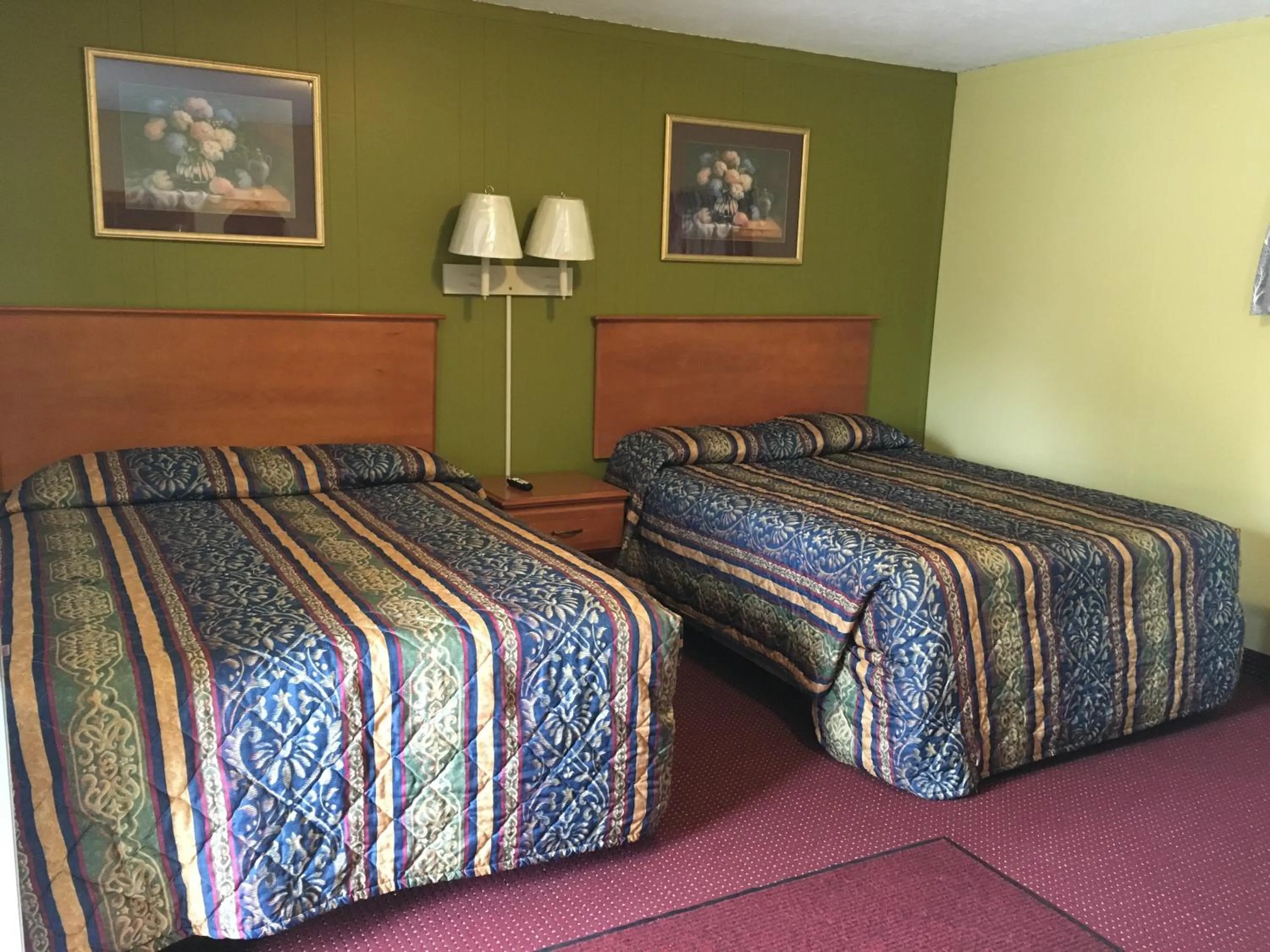 Bed in Pine Ridge Motel