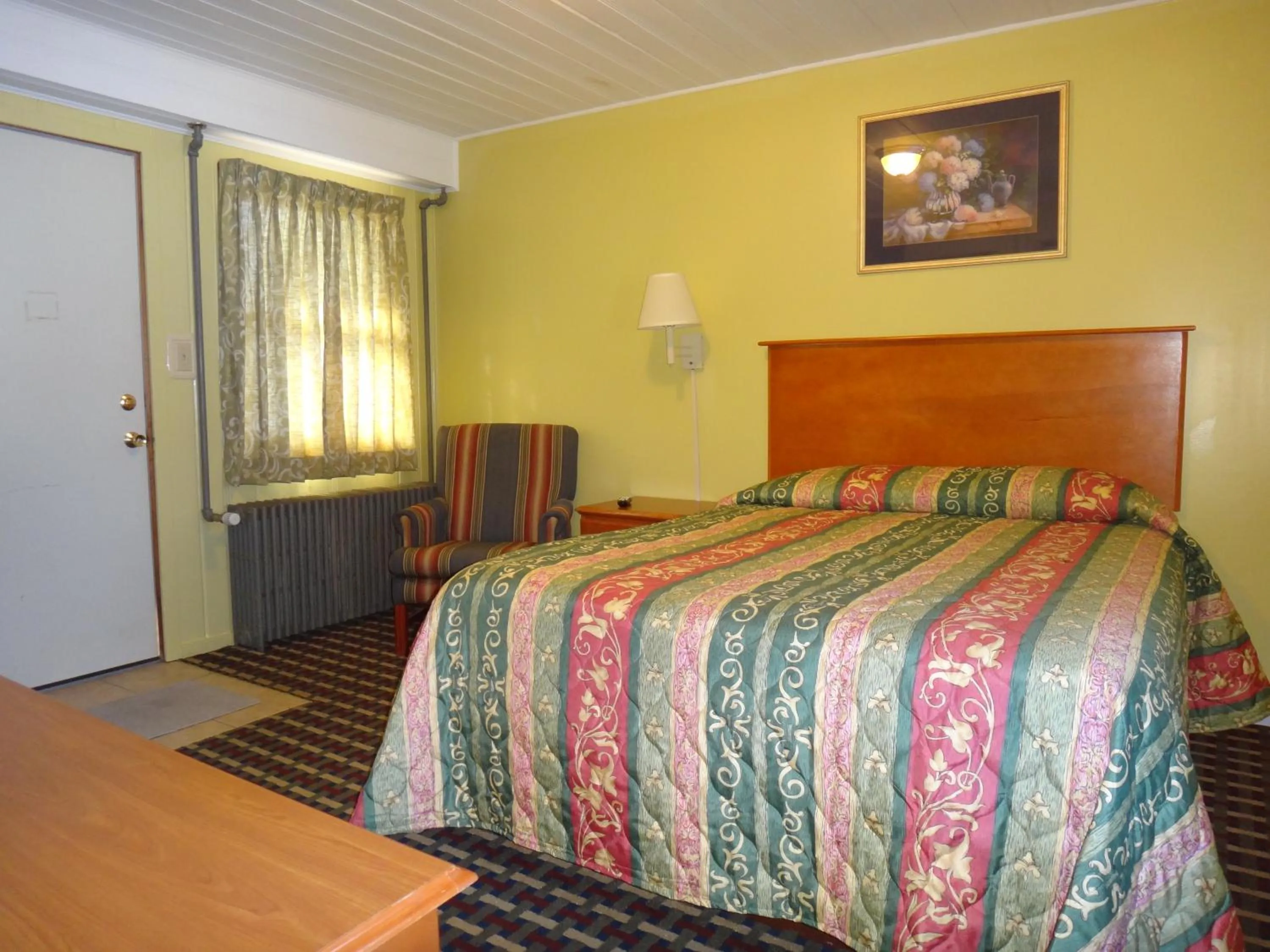 Bed in Pine Ridge Motel