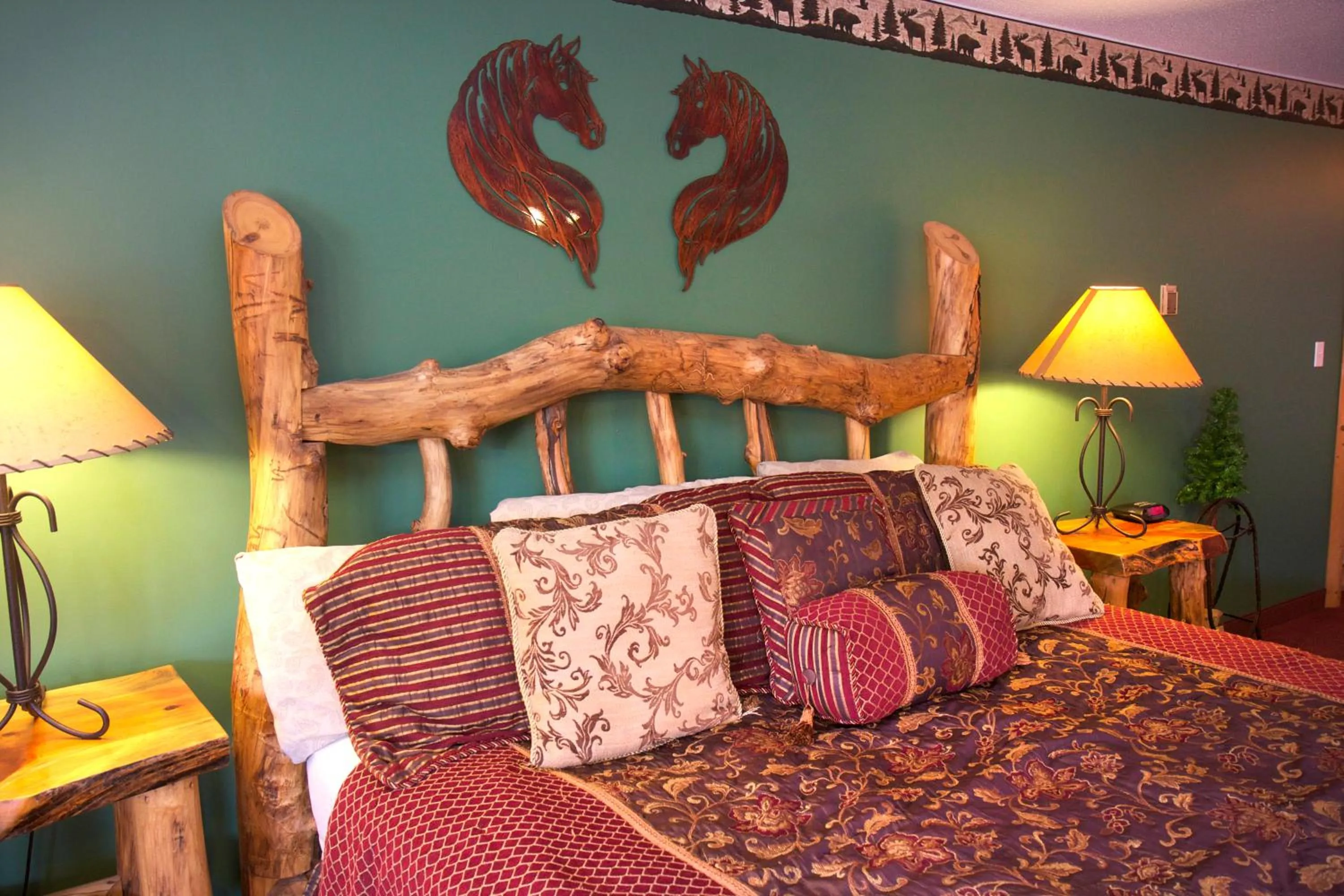 Bed in Gateway Inn and Suites