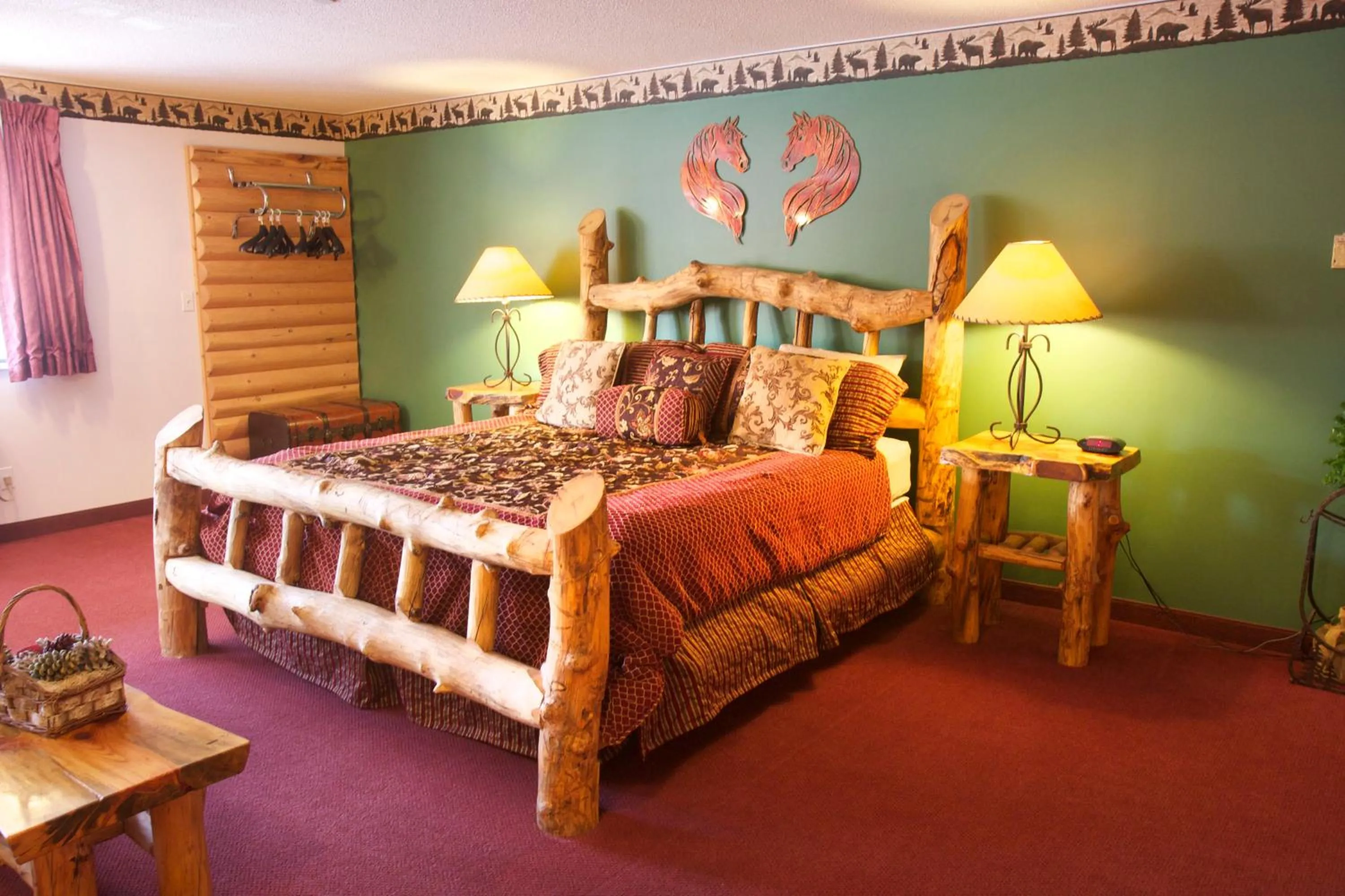 Decorative detail, Bed in Gateway Inn and Suites