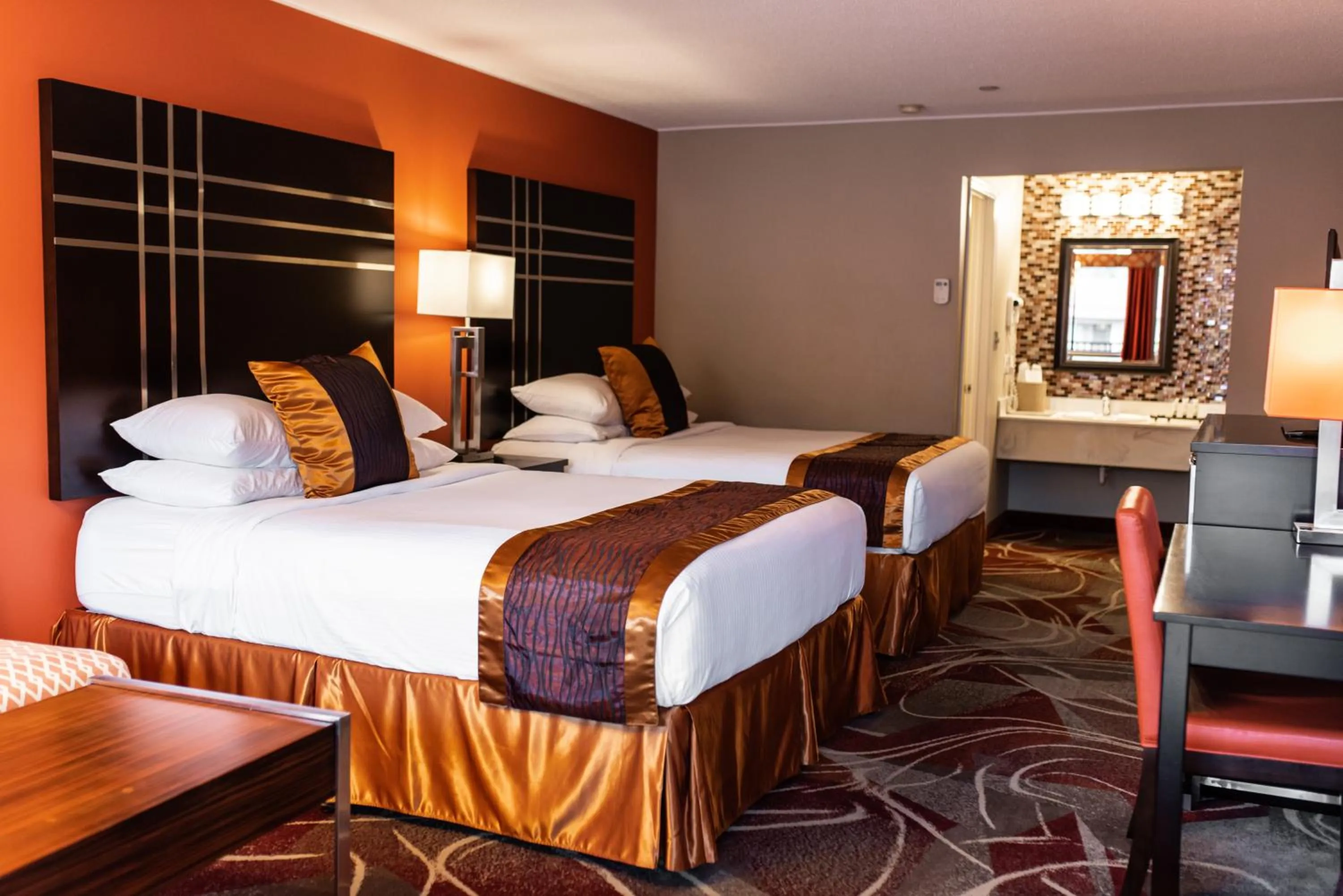 Bedroom, Bed in Gateway Inn and Suites