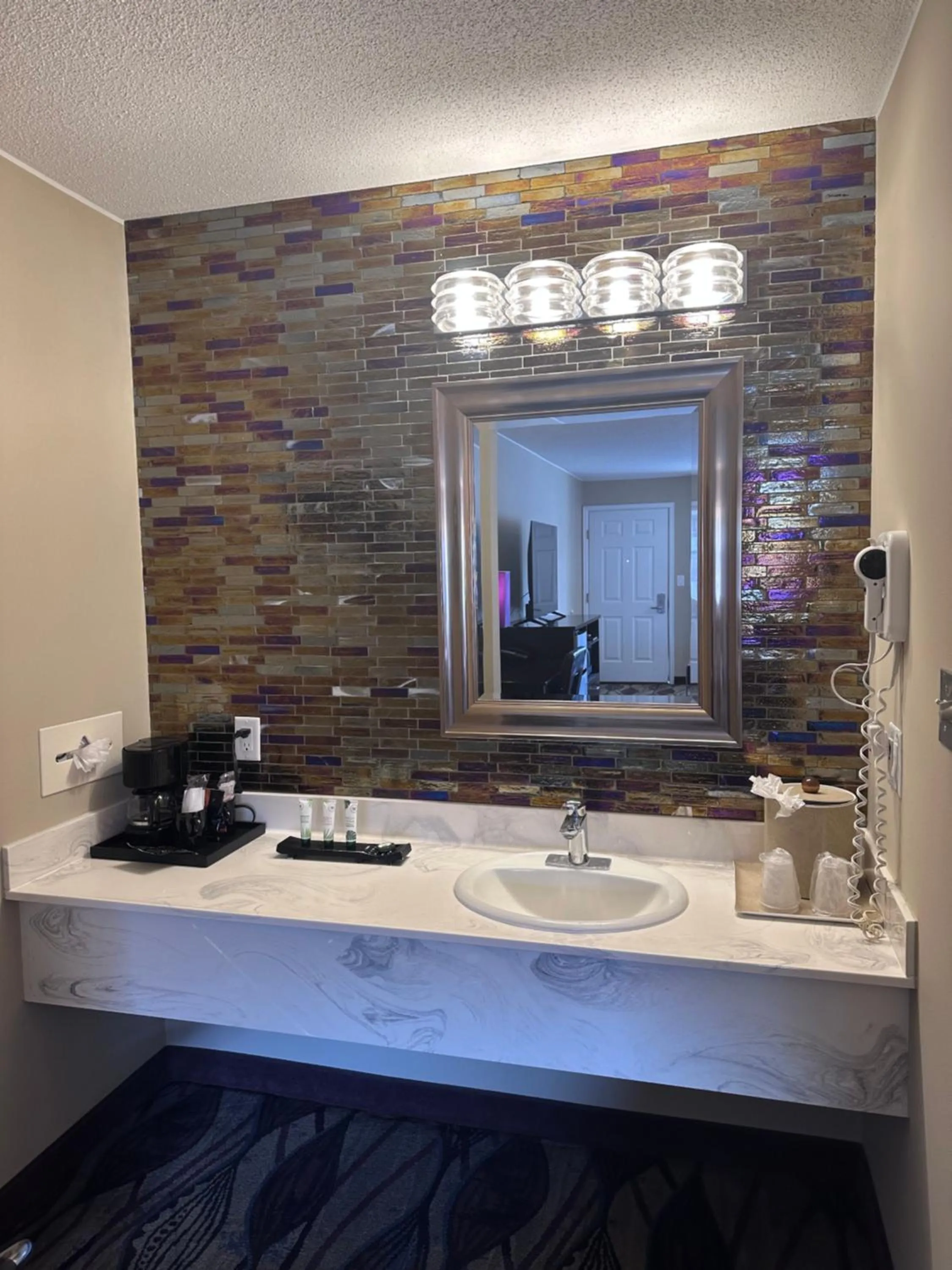 Gateway Inn and Suites