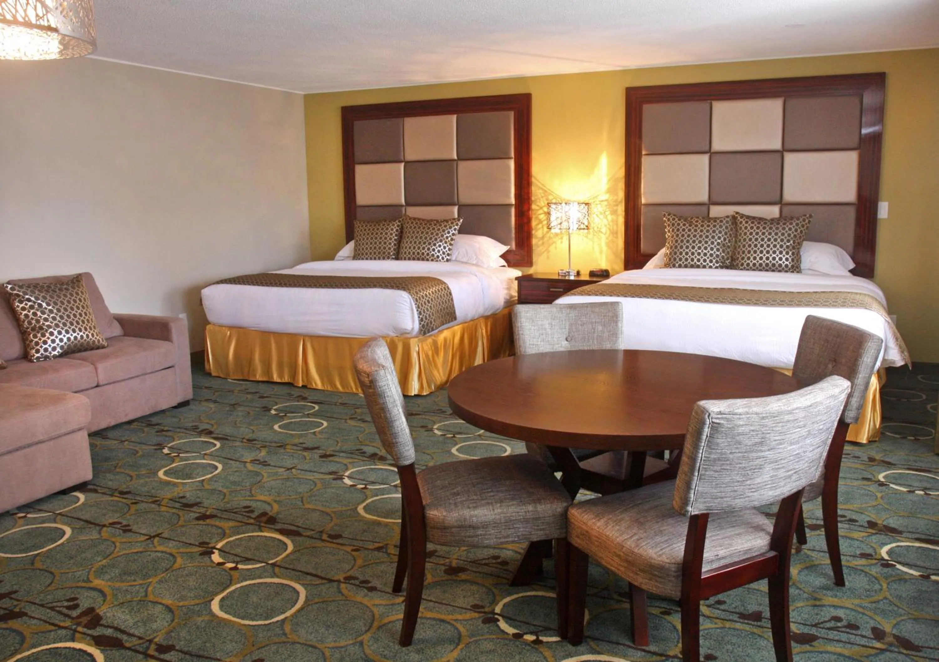 Photo of the whole room, Bed in Gateway Inn and Suites