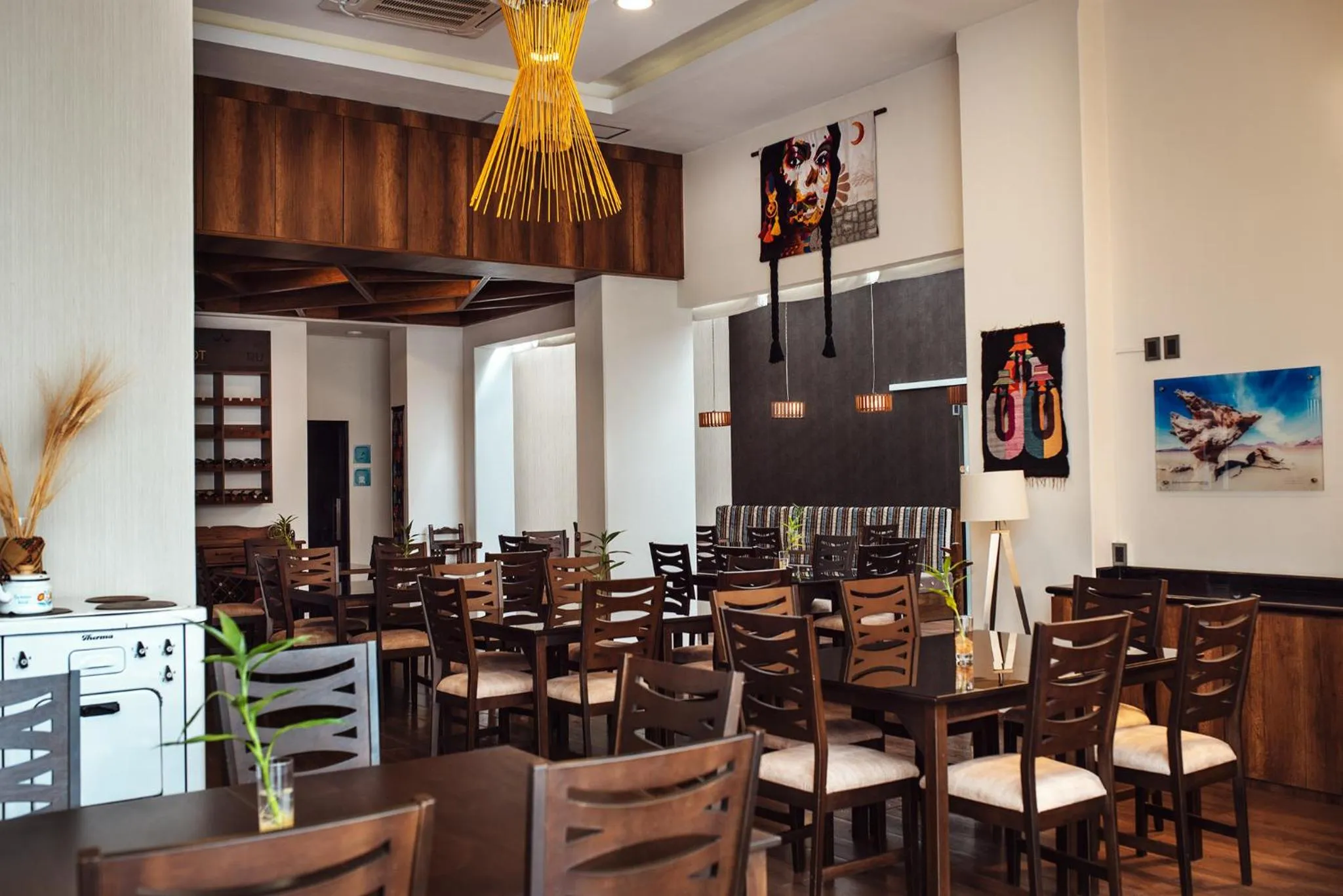 Restaurant/places to eat in Hotel Mitru Sur