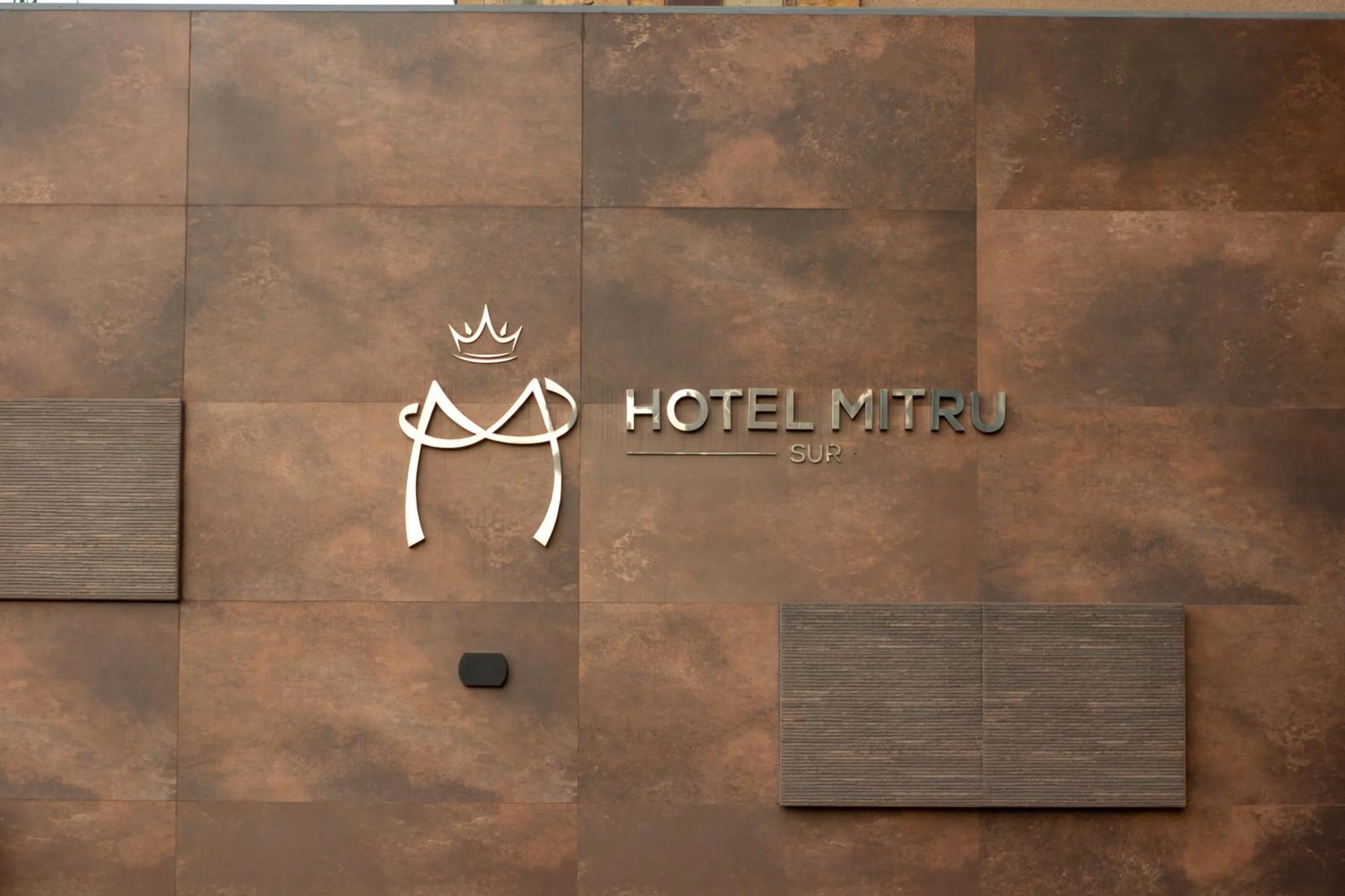 Logo/Certificate/Sign in Hotel Mitru Sur