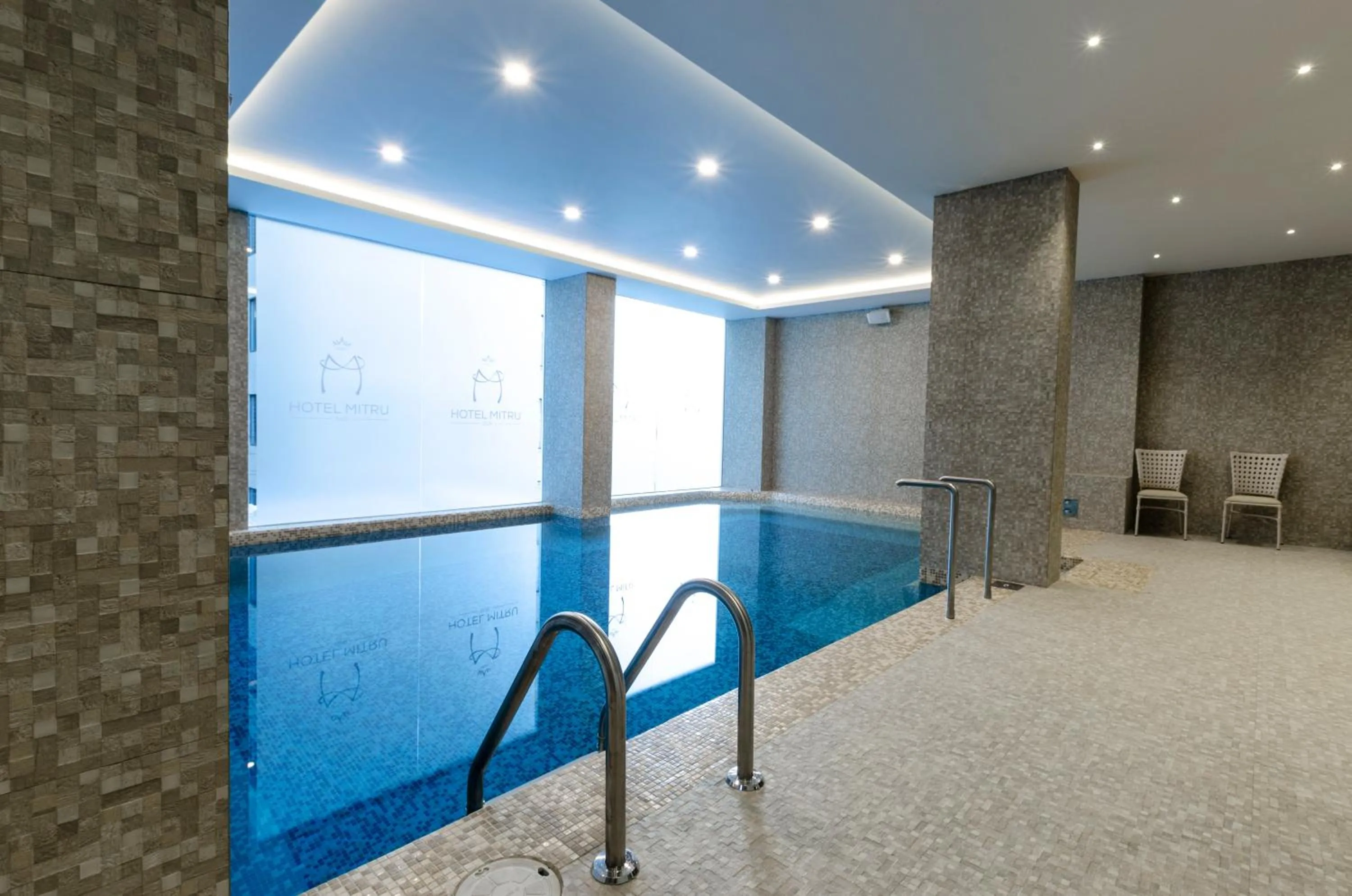 Swimming pool in Hotel Mitru Sur