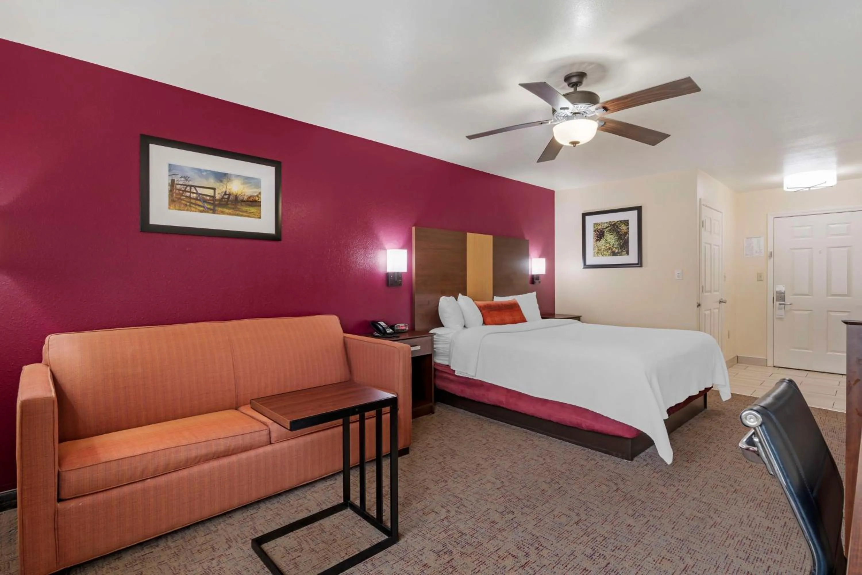 Bedroom, Bed in Best Western Pineywoods Inn