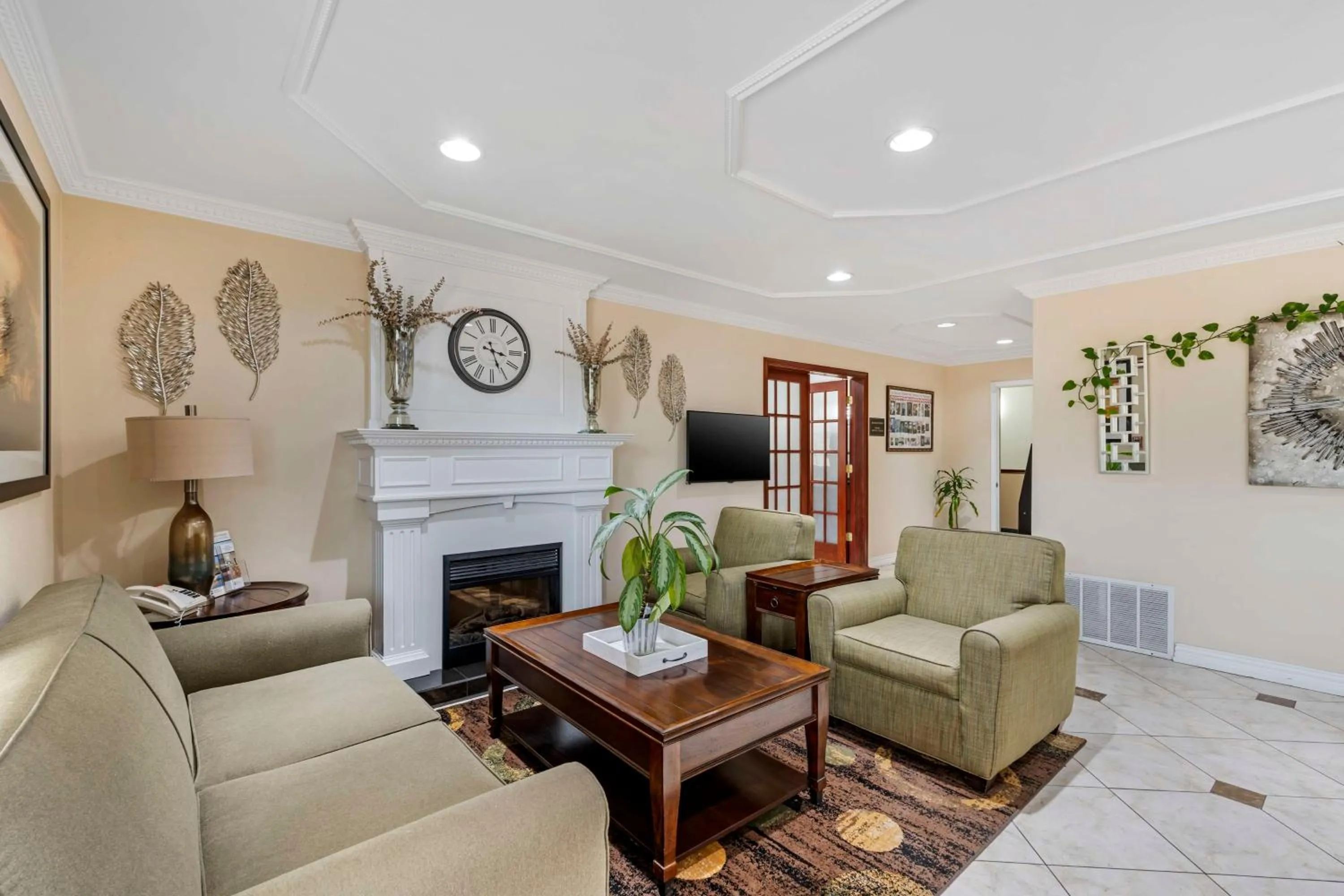 Lobby or reception in Best Western Pineywoods Inn