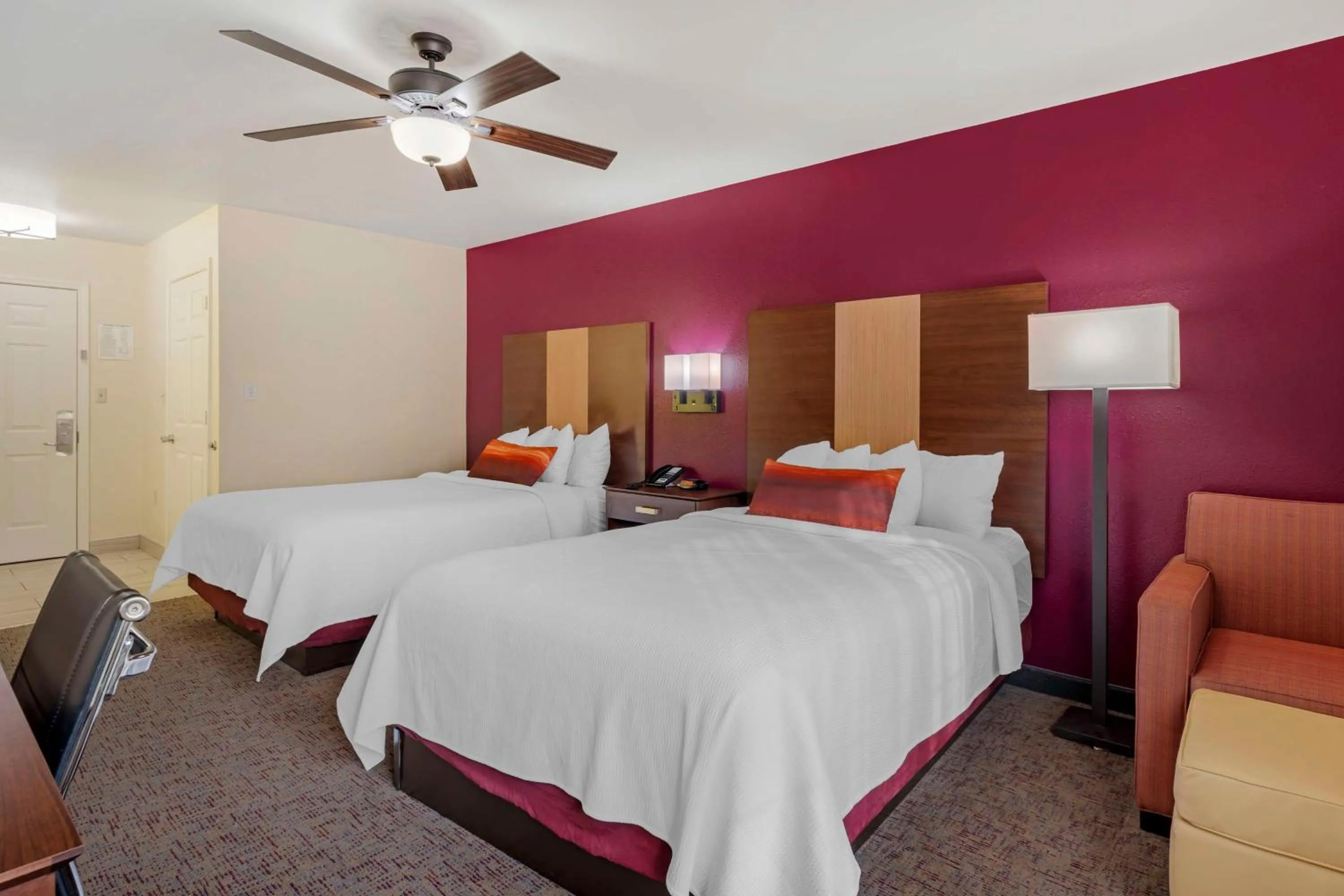 Bedroom, Bed in Best Western Pineywoods Inn