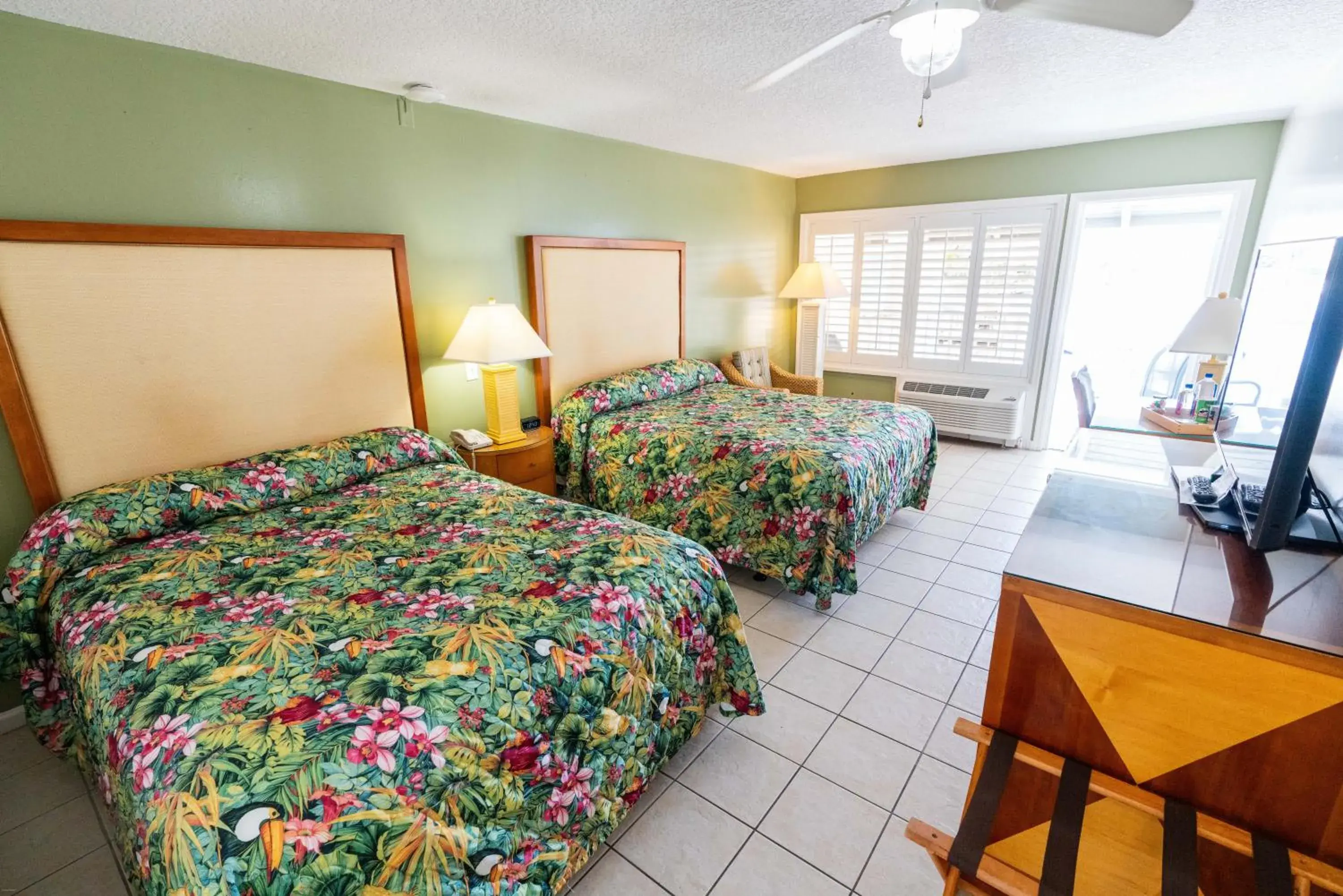 Queen Room with Two Queen Beds - Non-Smoking in Pirate's Cove Resort and Marina - Stuart Queen Room with Two Queen Beds - Non-Smoking in Pirate's Cove Resort and Marina - Stuart