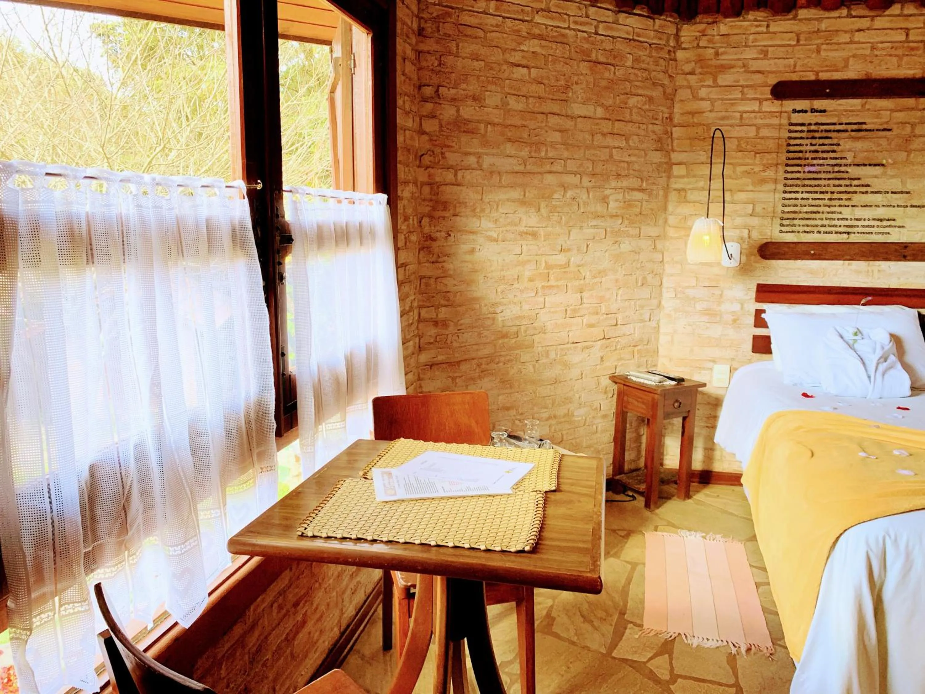 Property building, Bed in Pousada Cantinho das Estrelas