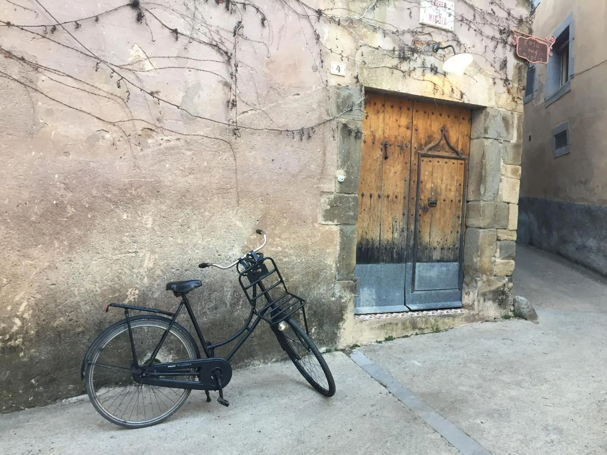 Facade/entrance in Casa Migdia