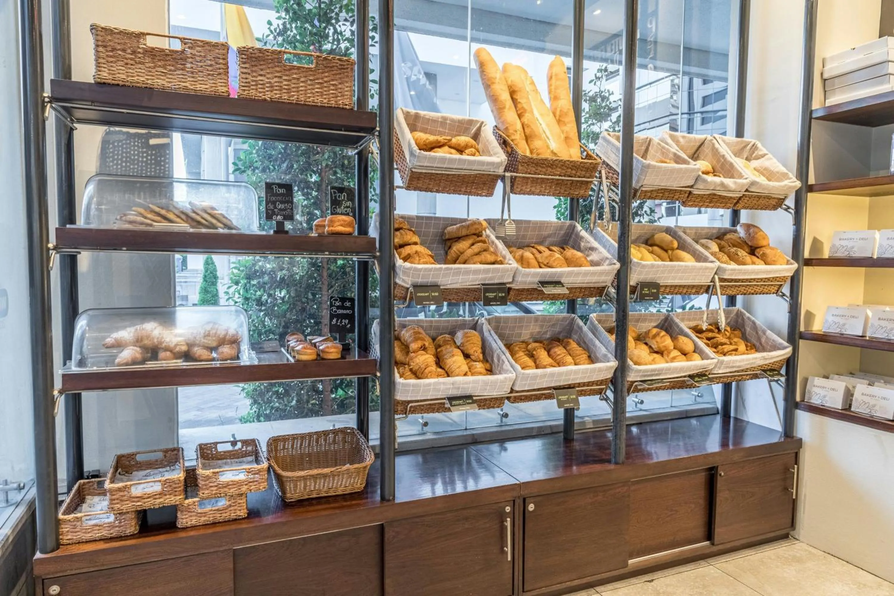 Restaurant/places to eat in Sheraton Quito