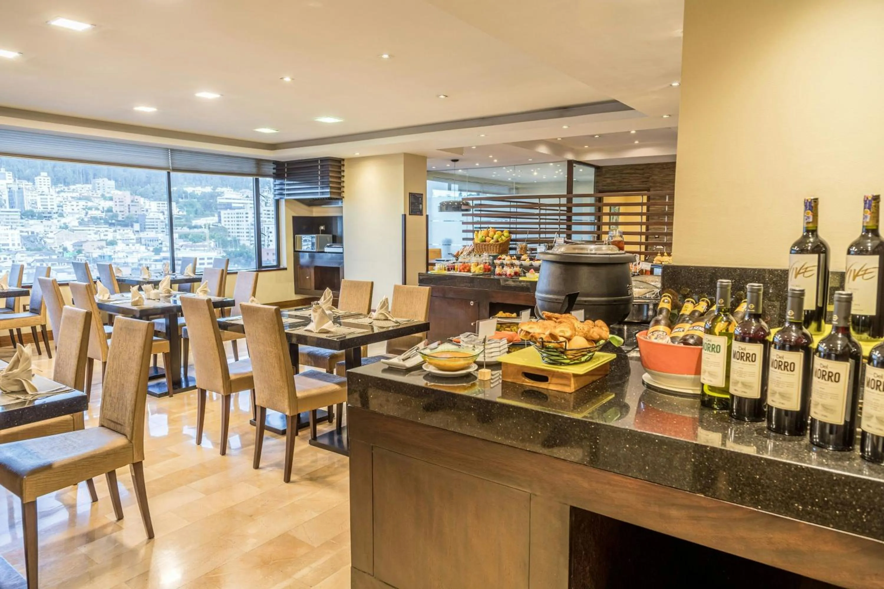 Lounge or bar in Sheraton Quito