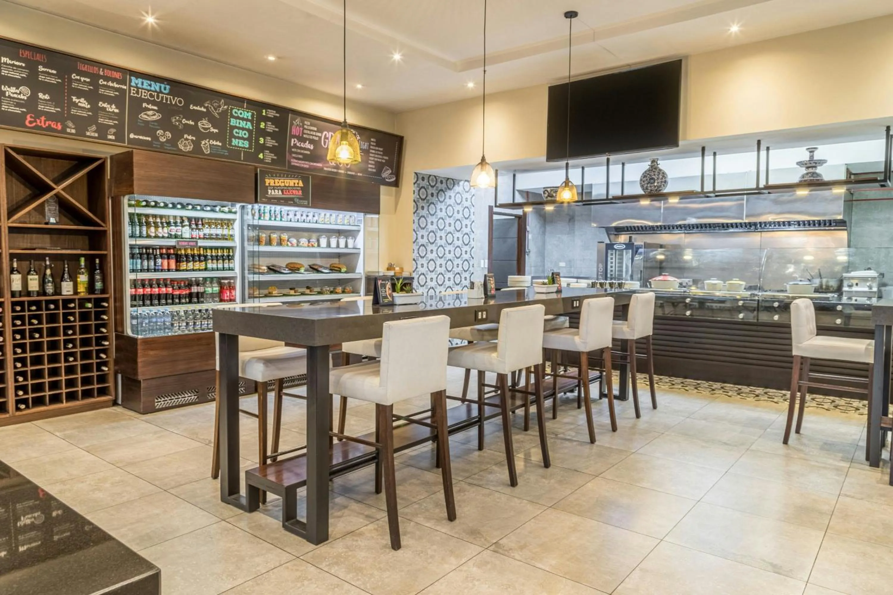 Restaurant/places to eat in Sheraton Quito