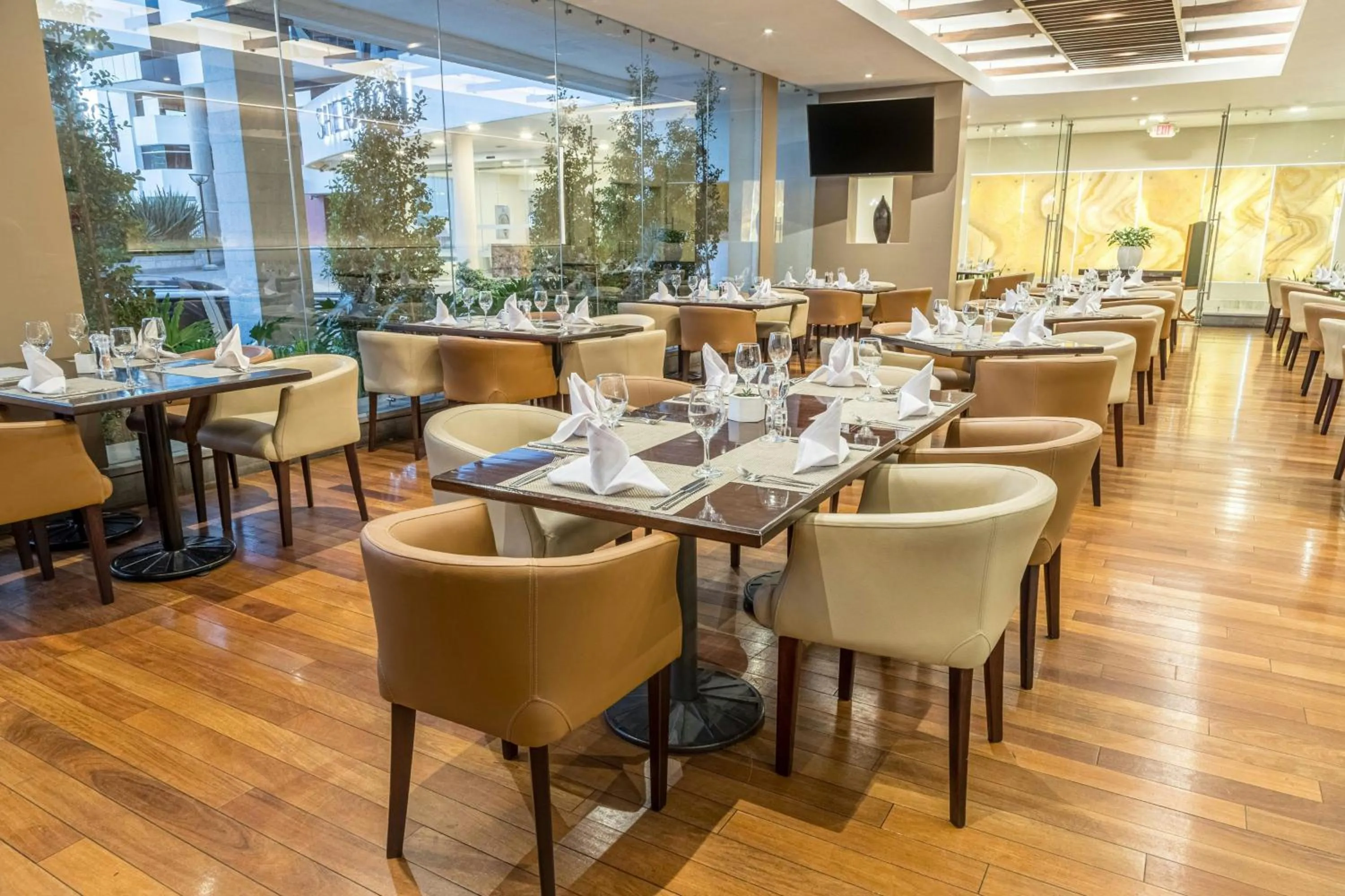 Restaurant/places to eat in Sheraton Quito