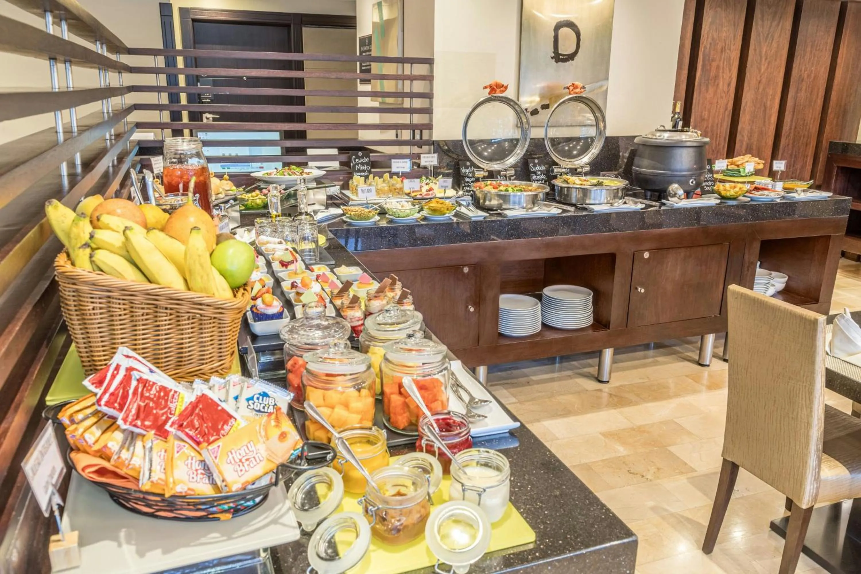 Lounge or bar in Sheraton Quito