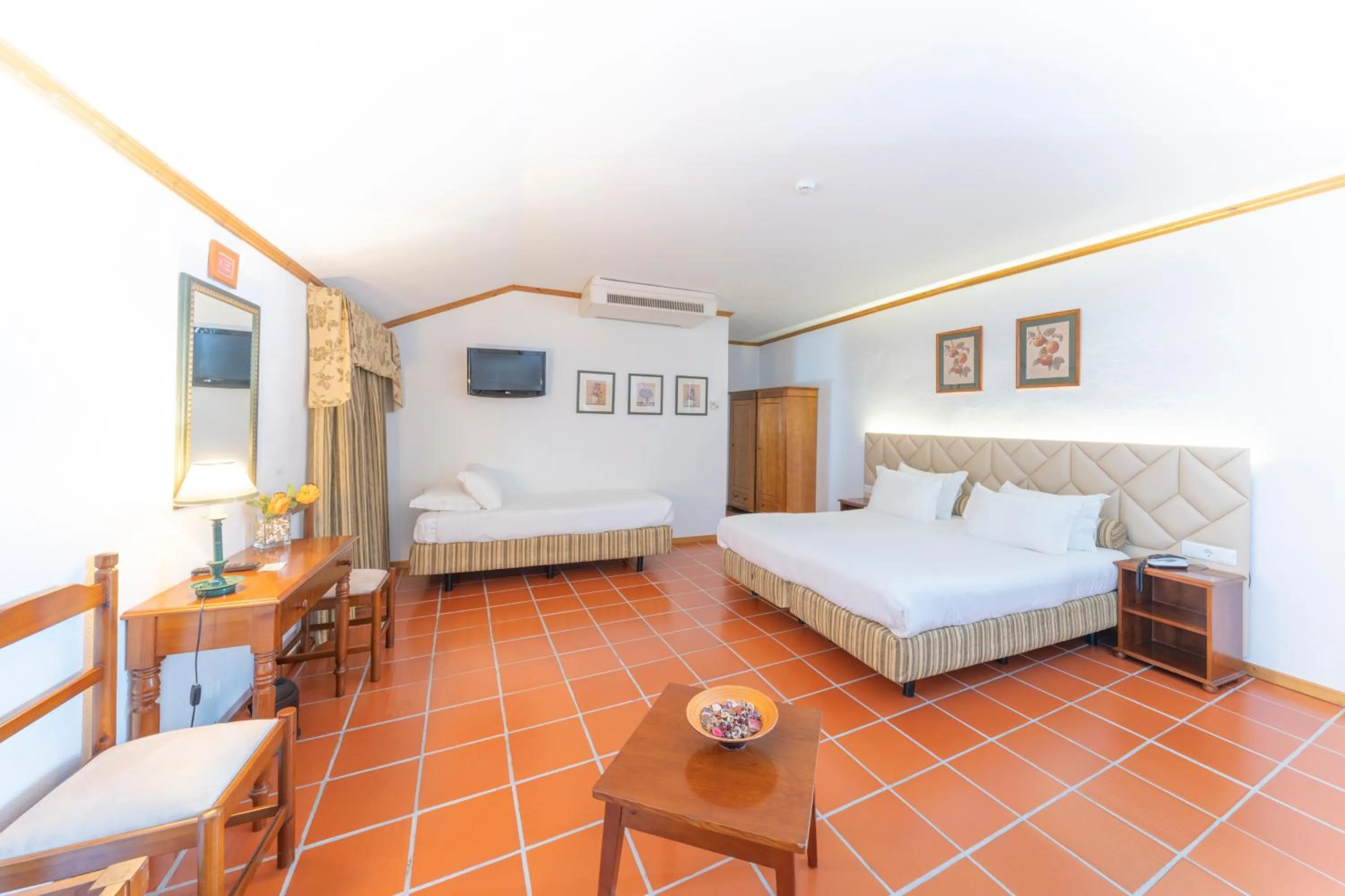 Bed in Hotel El Rei Dom Manuel