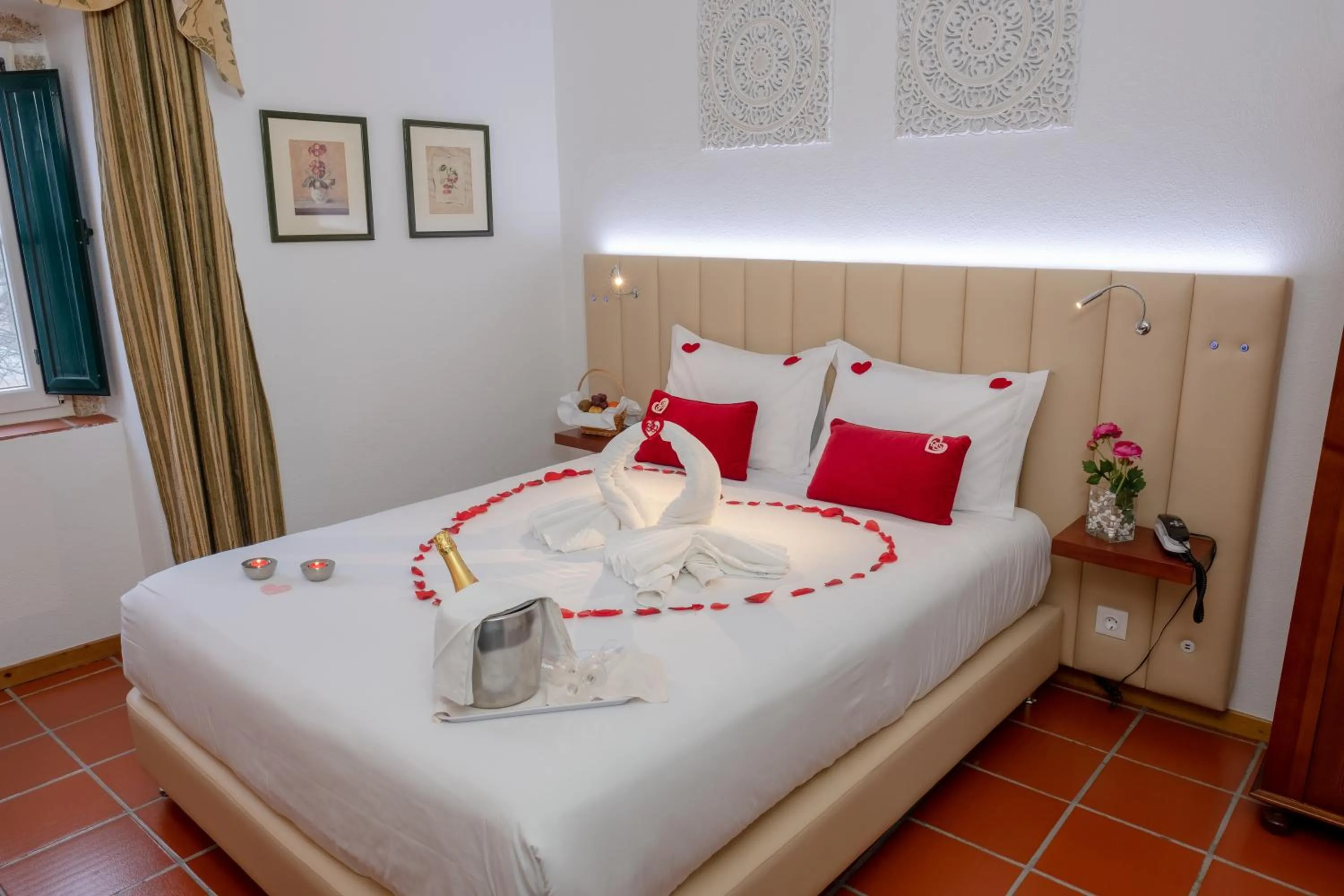 Bedroom, Bed in Hotel El Rei Dom Manuel