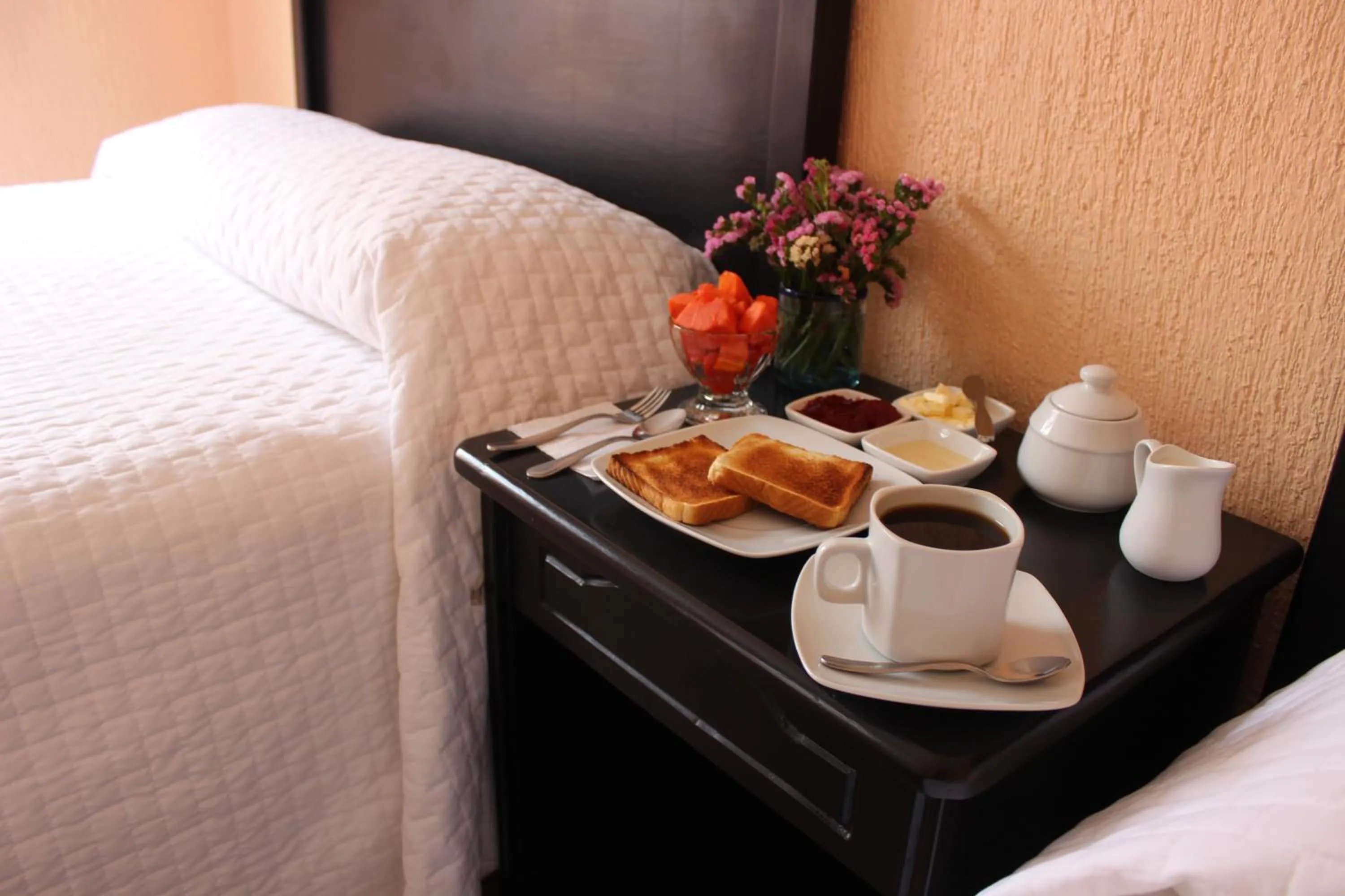 Food close-up, Bed in Hotel Express Alejandría