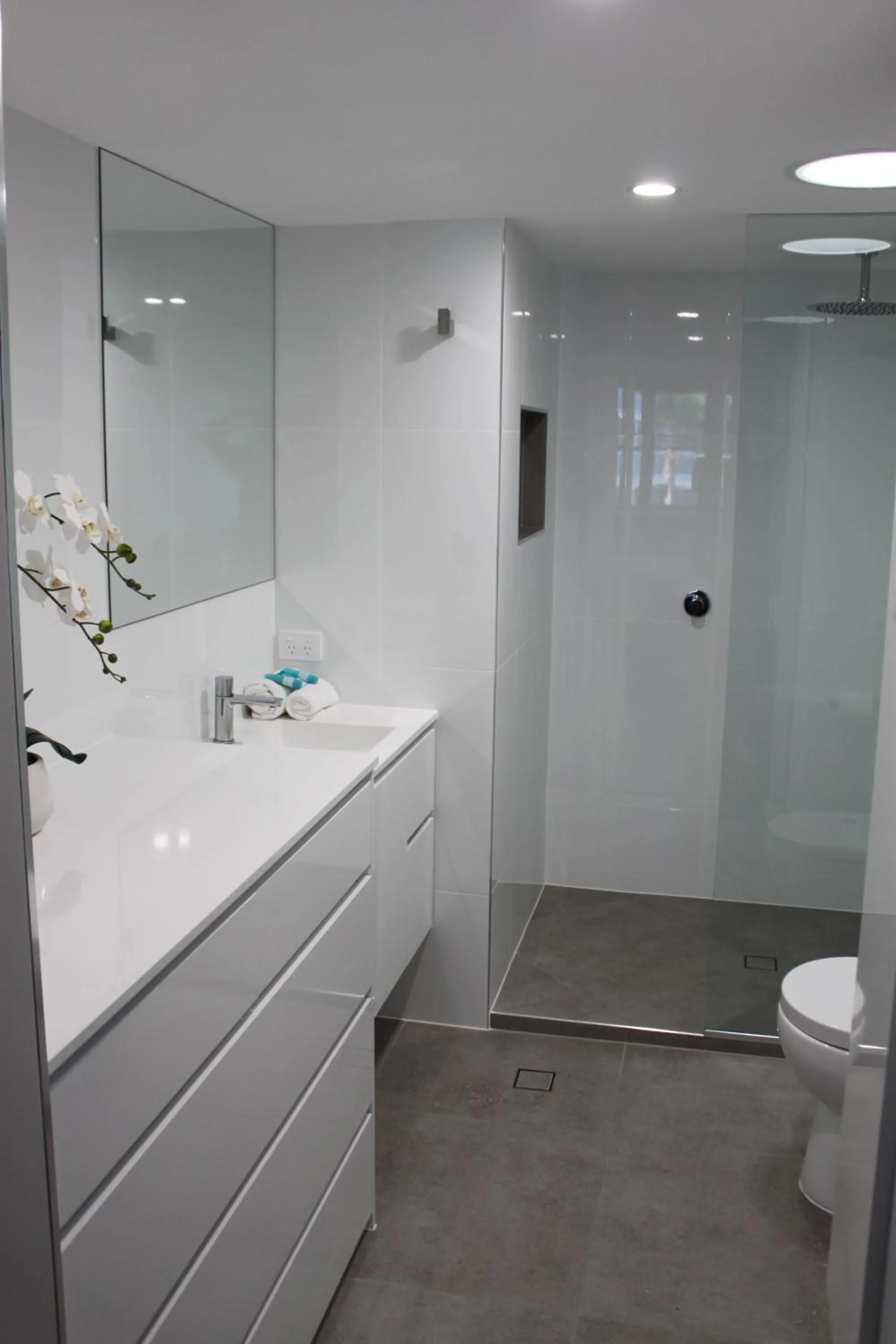 Bathroom in Camargue Beachfront Apartments