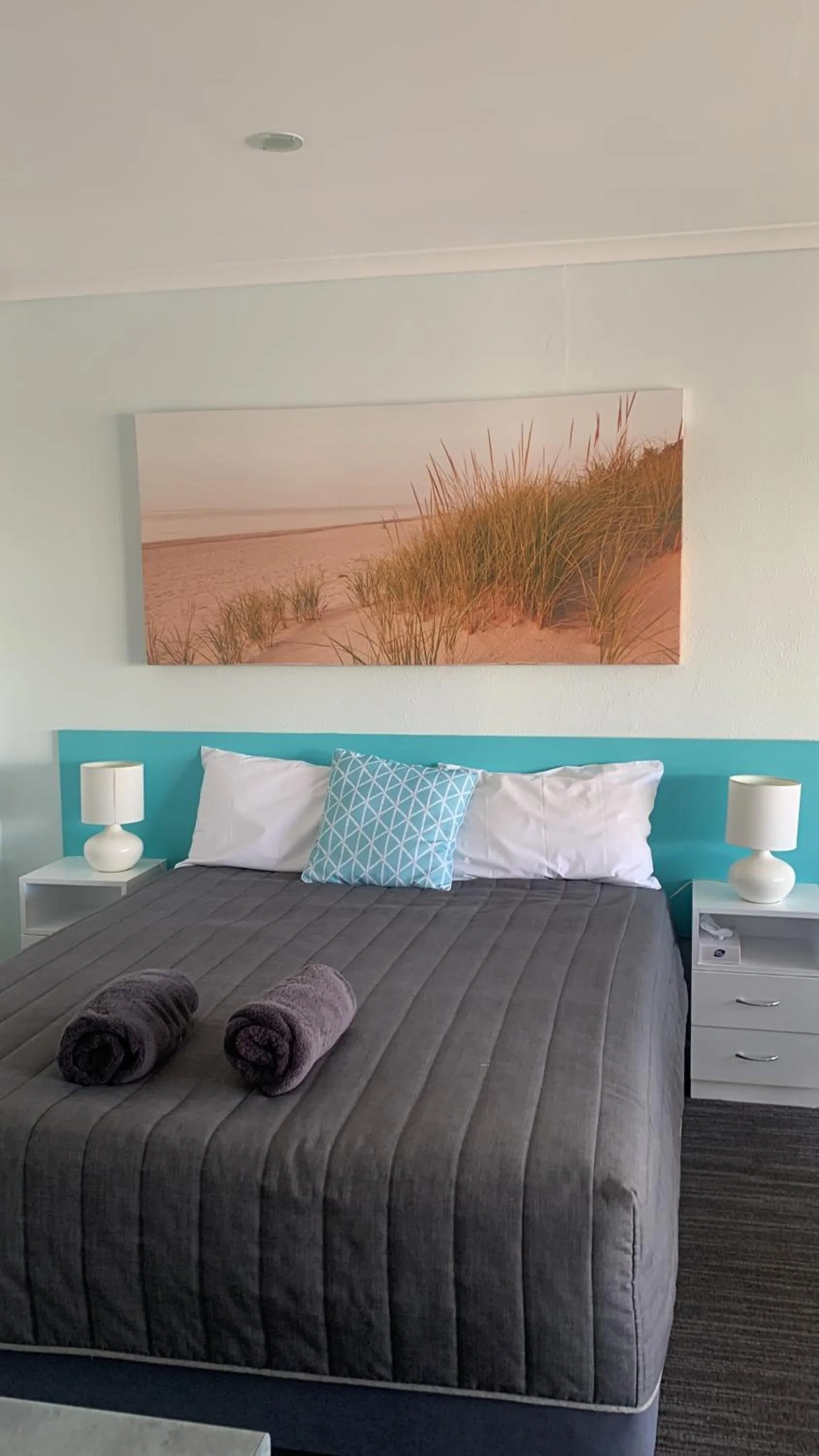 Bed in Robetown Motor Inn & Apartments