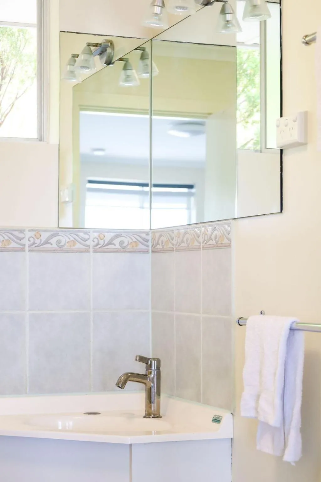 Bathroom in Robetown Motor Inn & Apartments