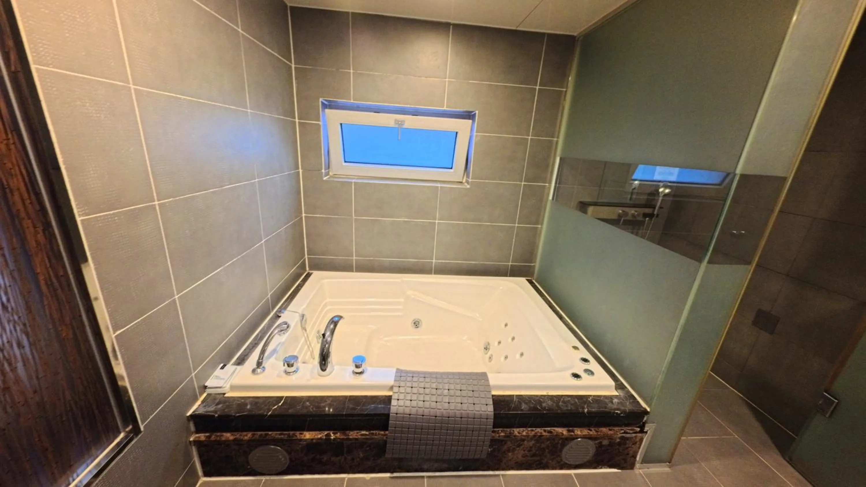 Friendly DH Naissance Hotel by Mindrum Group