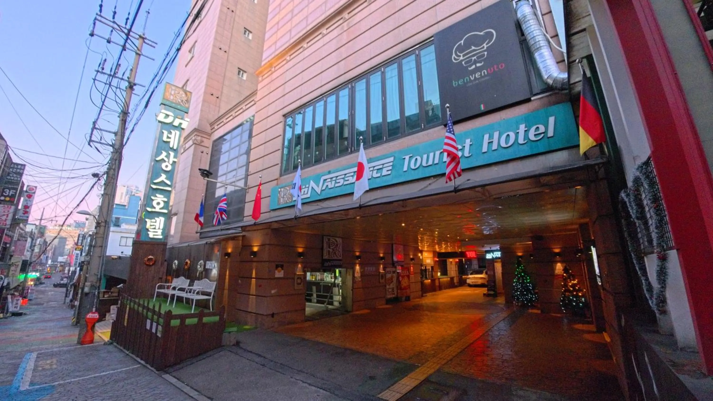 Friendly DH Naissance Hotel by Mindrum Group