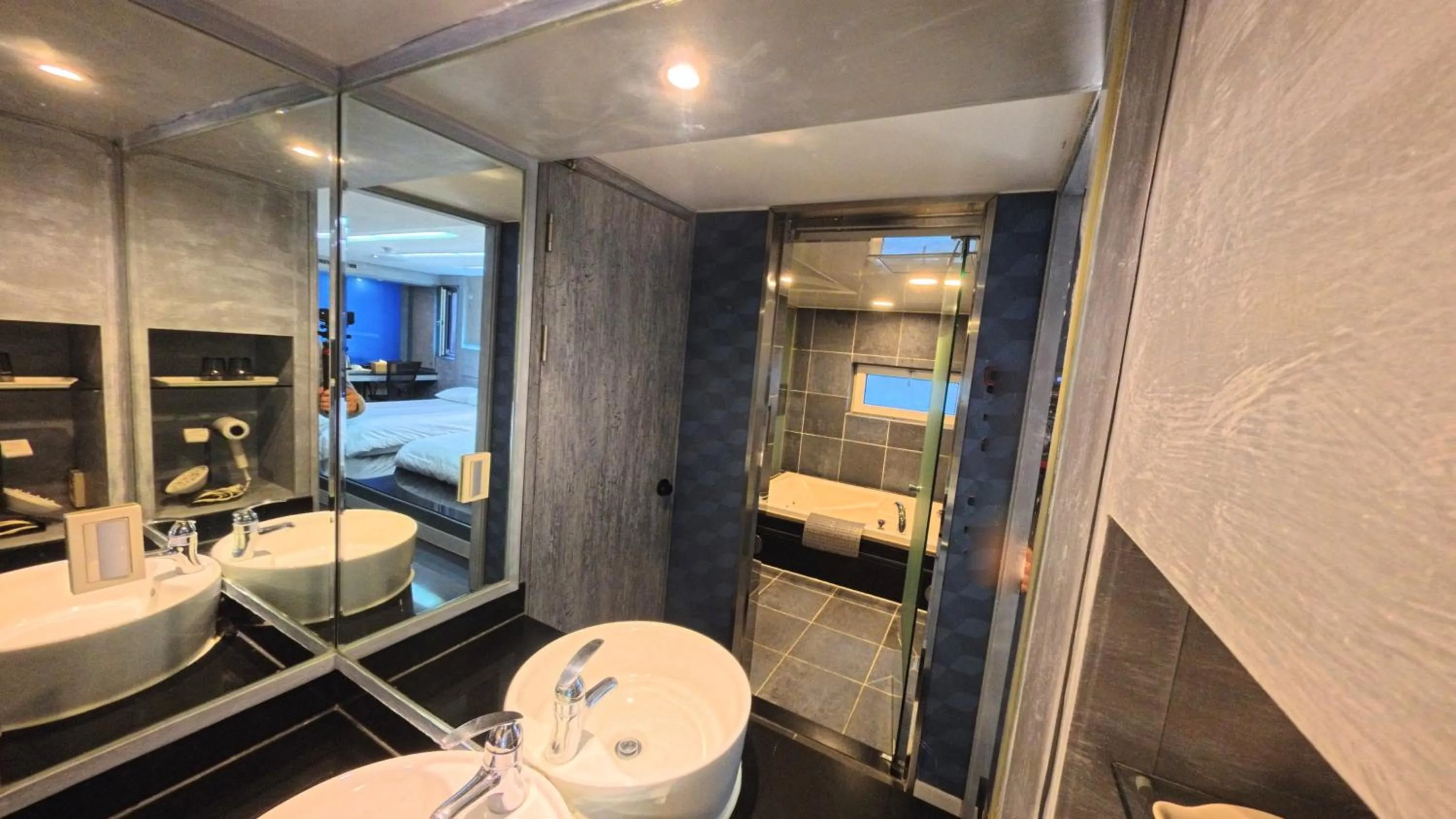 Friendly DH Naissance Hotel by Mindrum Group