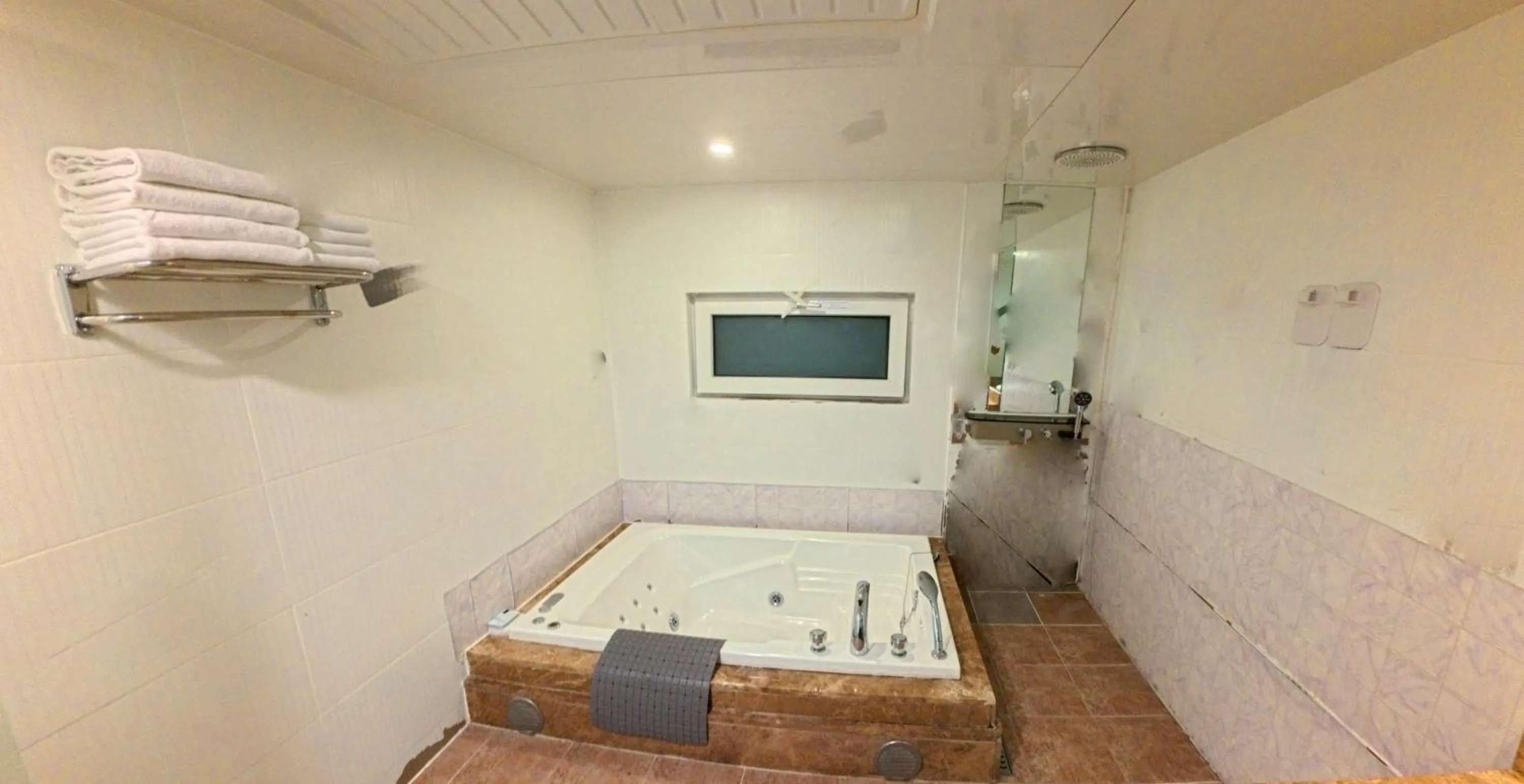 Friendly DH Naissance Hotel by Mindrum Group