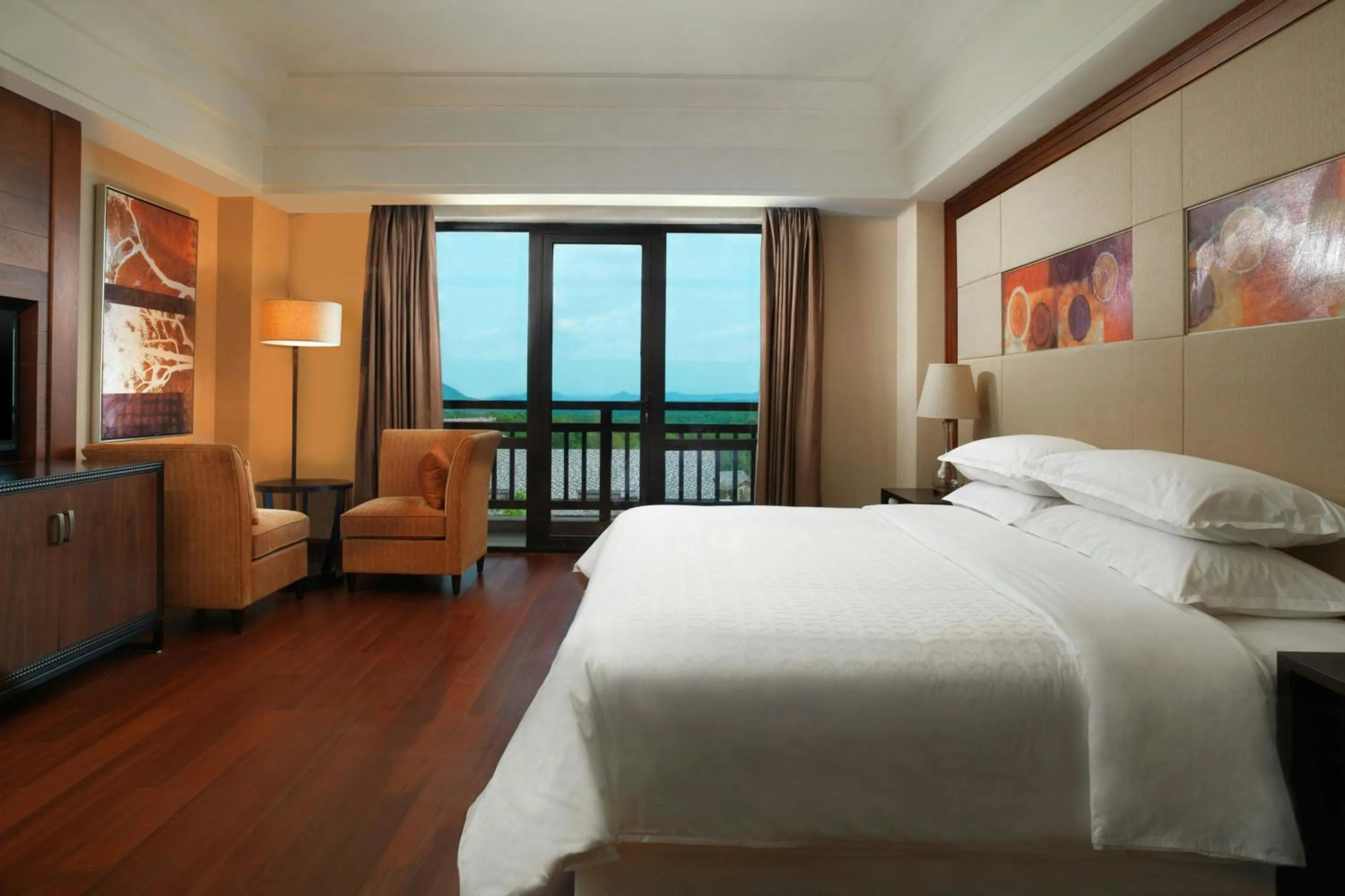 Photo of the whole room, Bed in Sheraton Changbaishan Resort