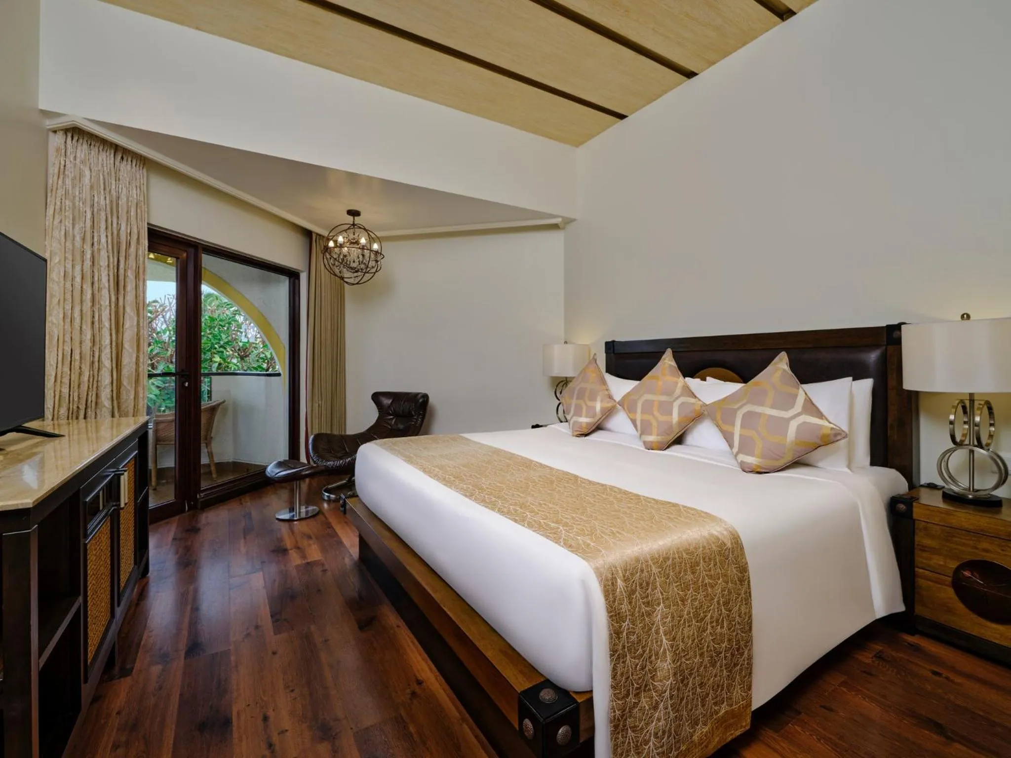 Photo of the whole room, Bed in Holiday Inn Resort Goa by IHG