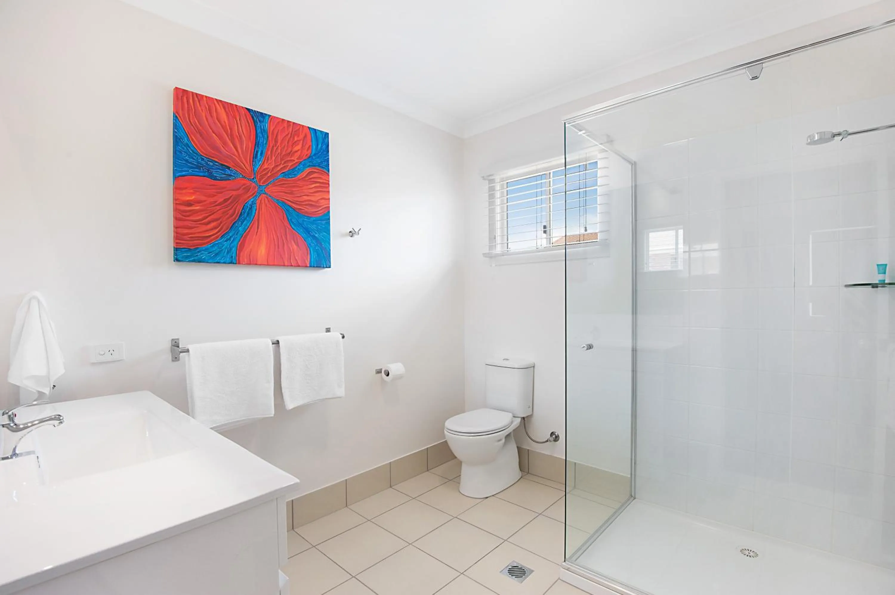 Bathroom in La Costa Beachside Motel