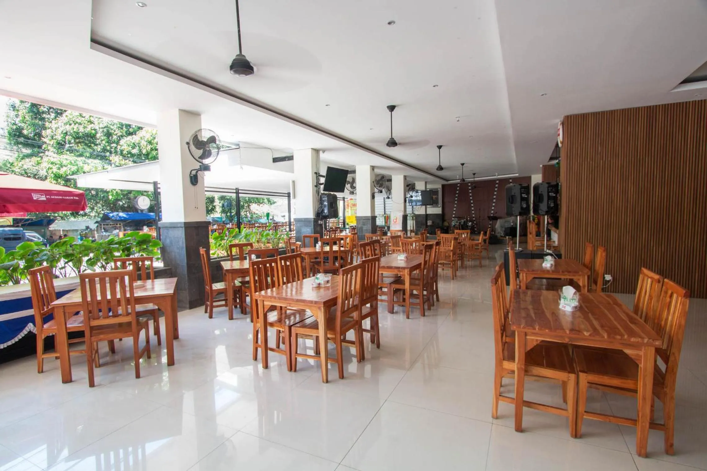 Restaurant/places to eat in Central Inn Senggigi