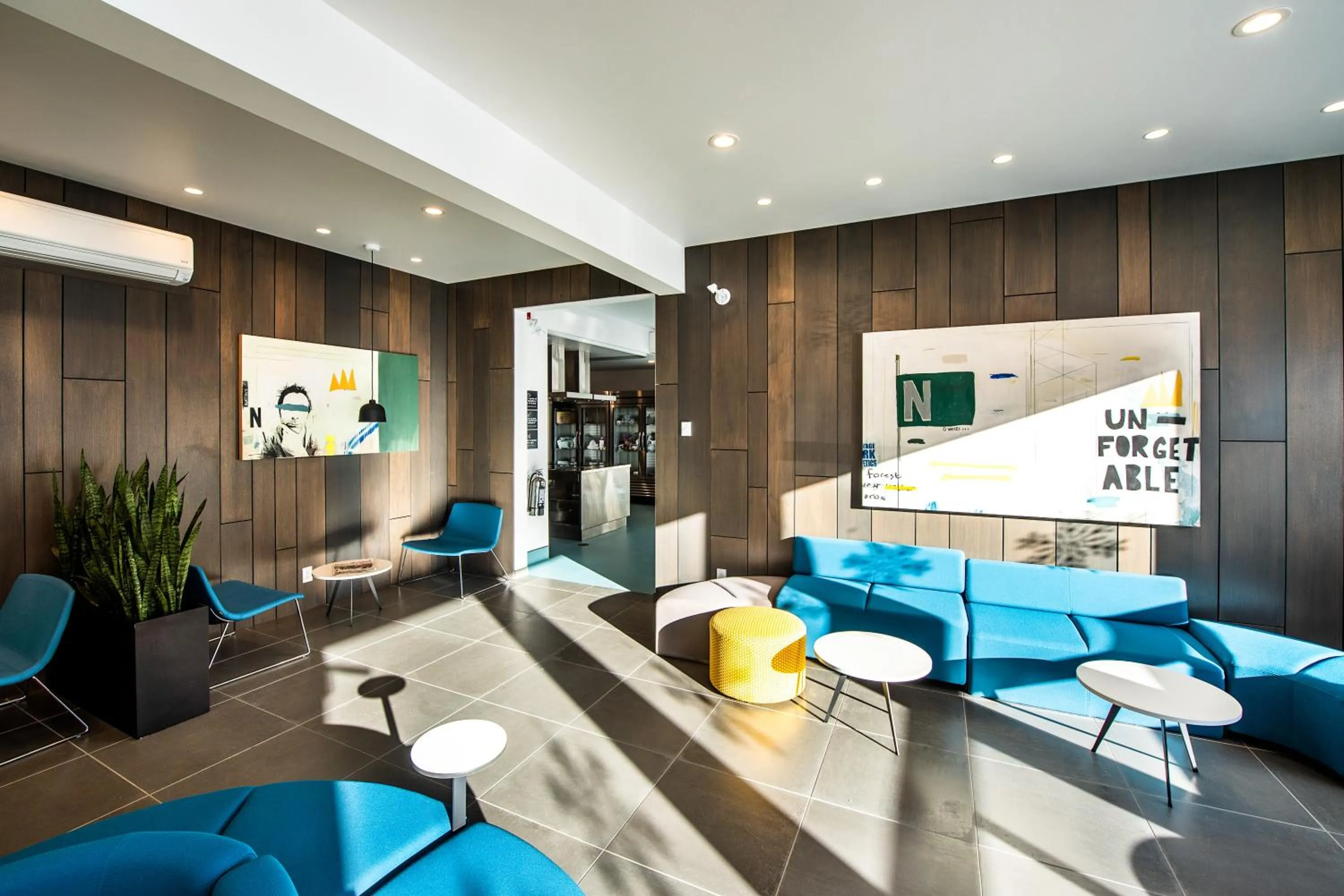 Communal lounge/ TV room in Nowhere Special Hostel