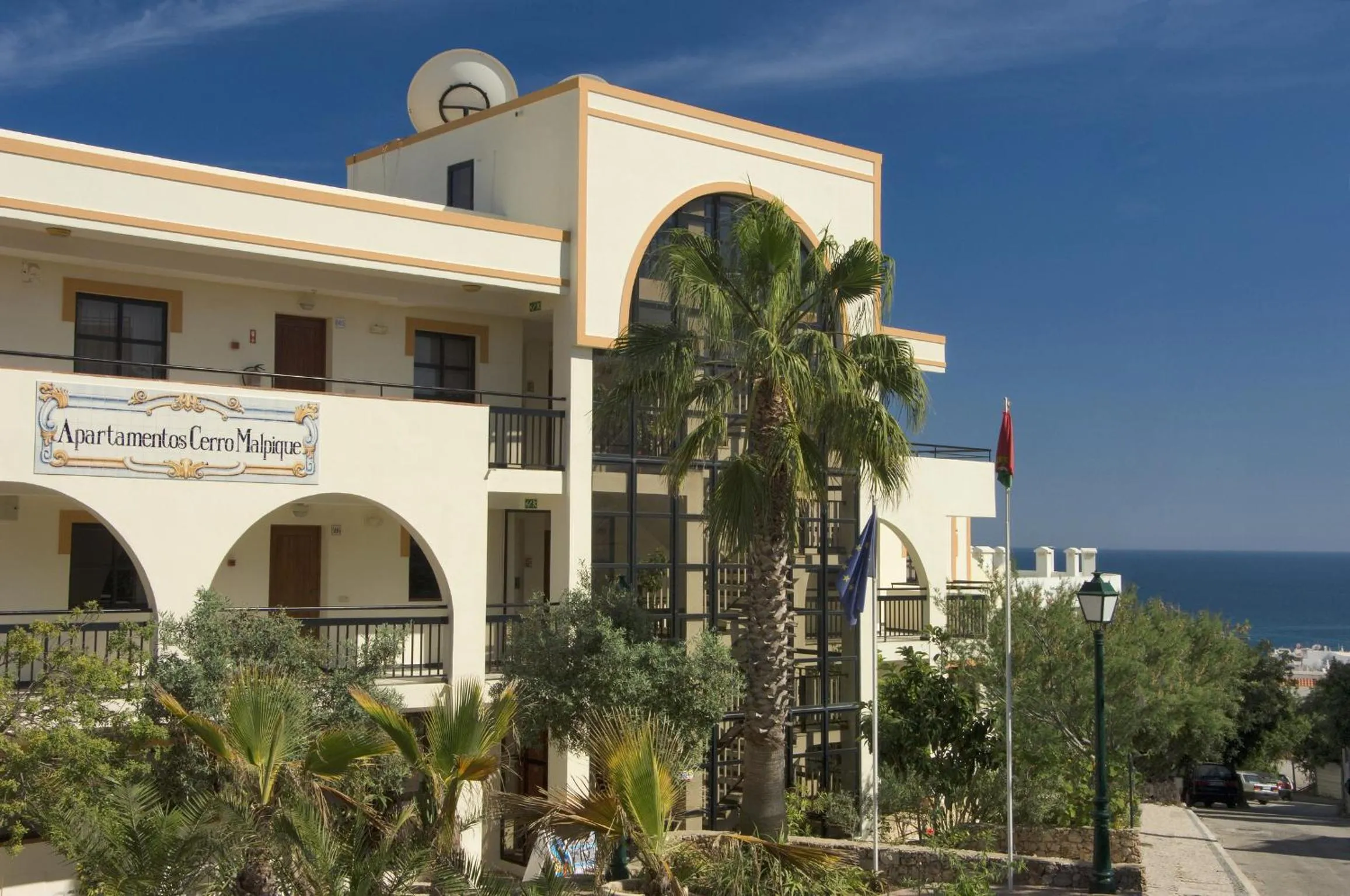 Facade/entrance in Alfagar Cerro Malpique