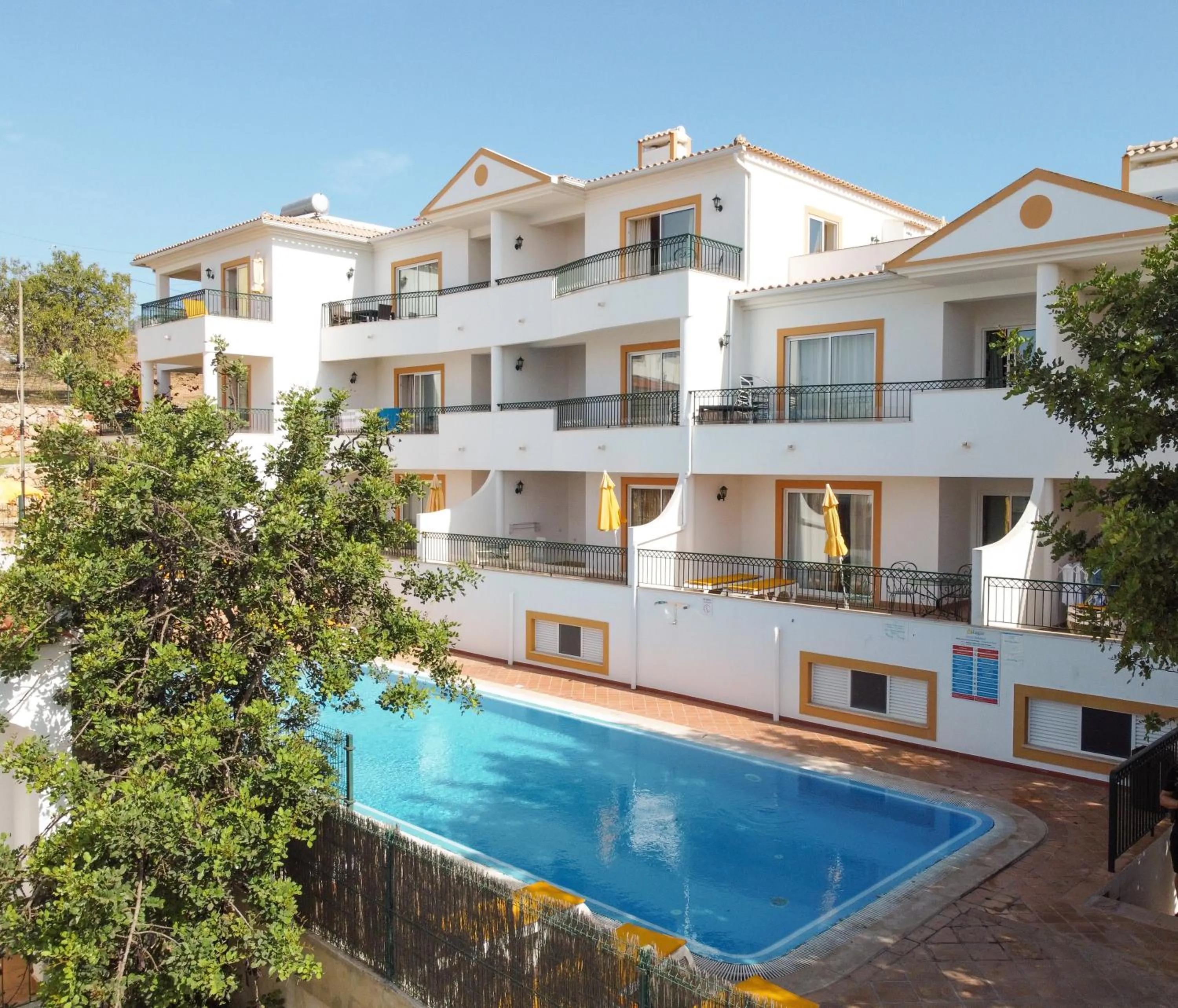 Swimming pool in Alfagar Cerro Malpique