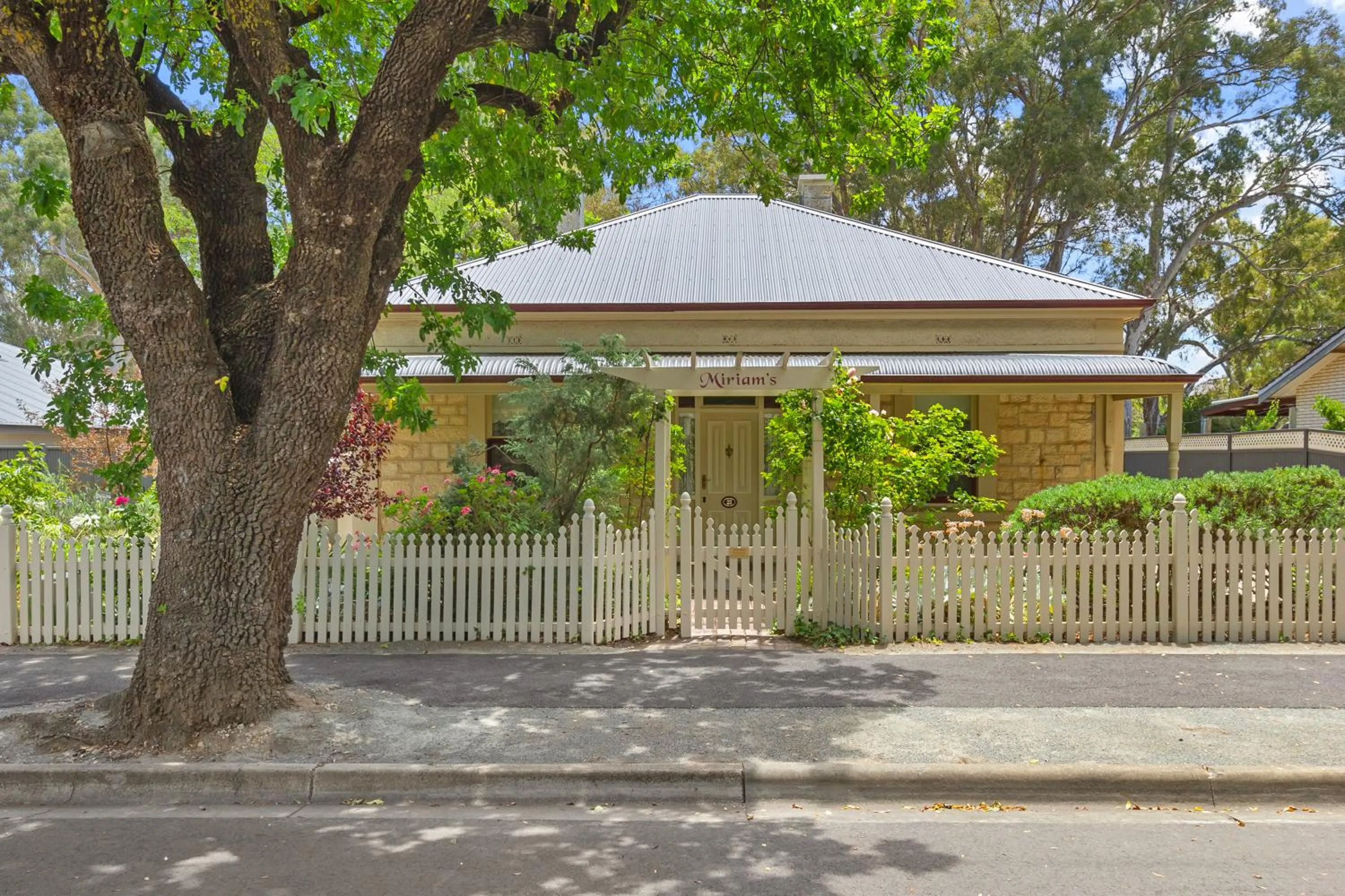 Property building in Miriams Cottage