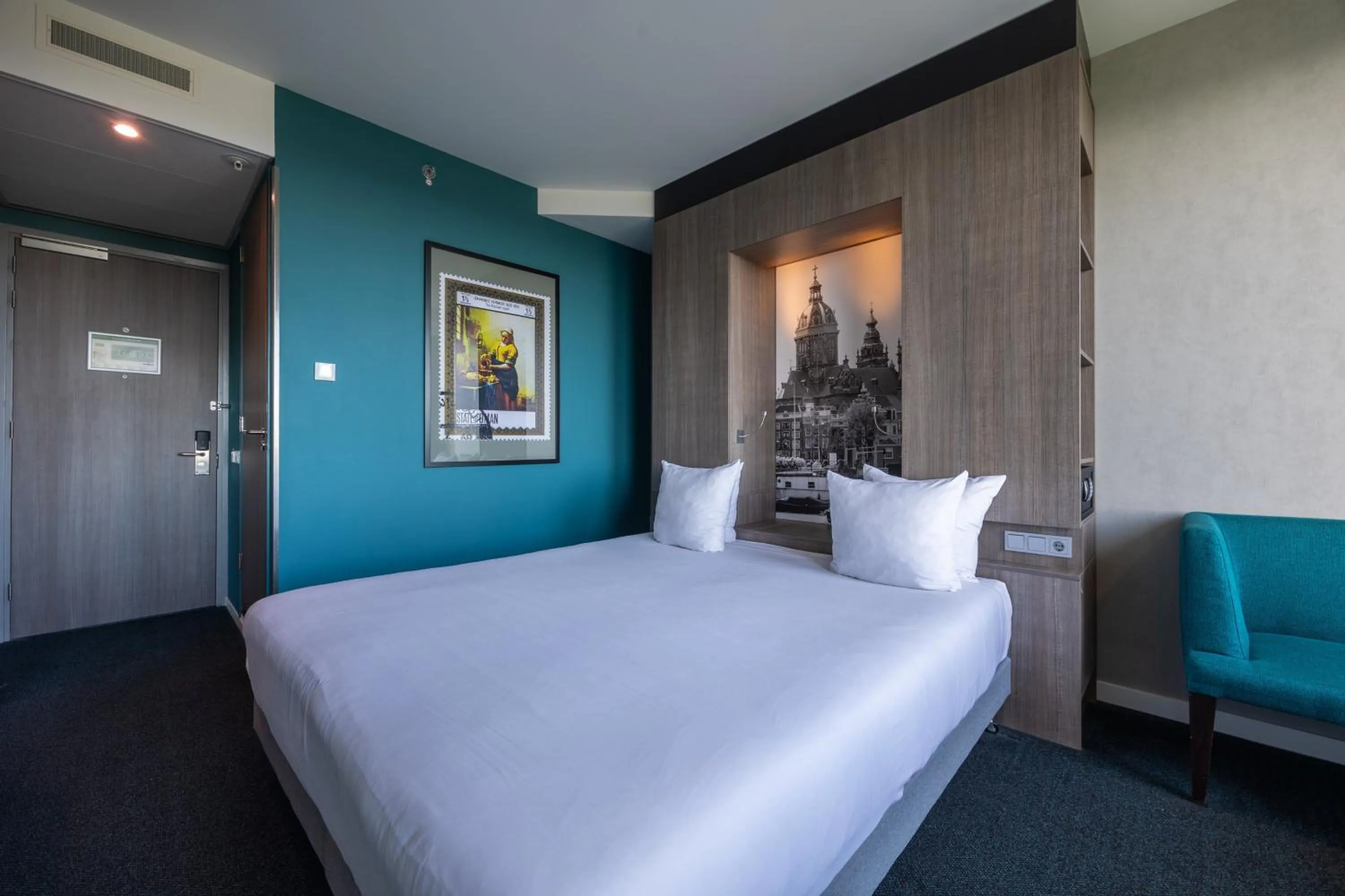 Photo of the whole room, Bed in Leonardo Hotel Amsterdam Rembrandtpark