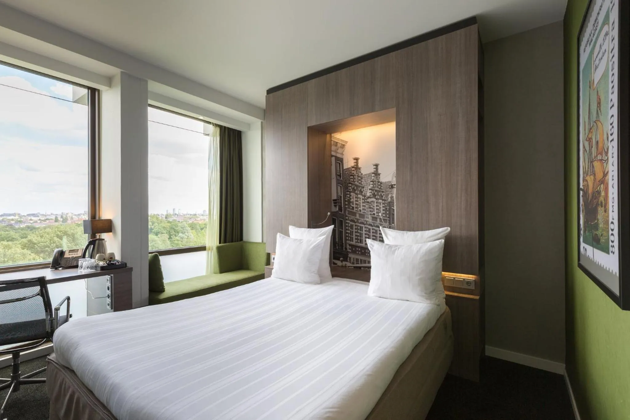 Photo of the whole room, Bed in Leonardo Hotel Amsterdam Rembrandtpark