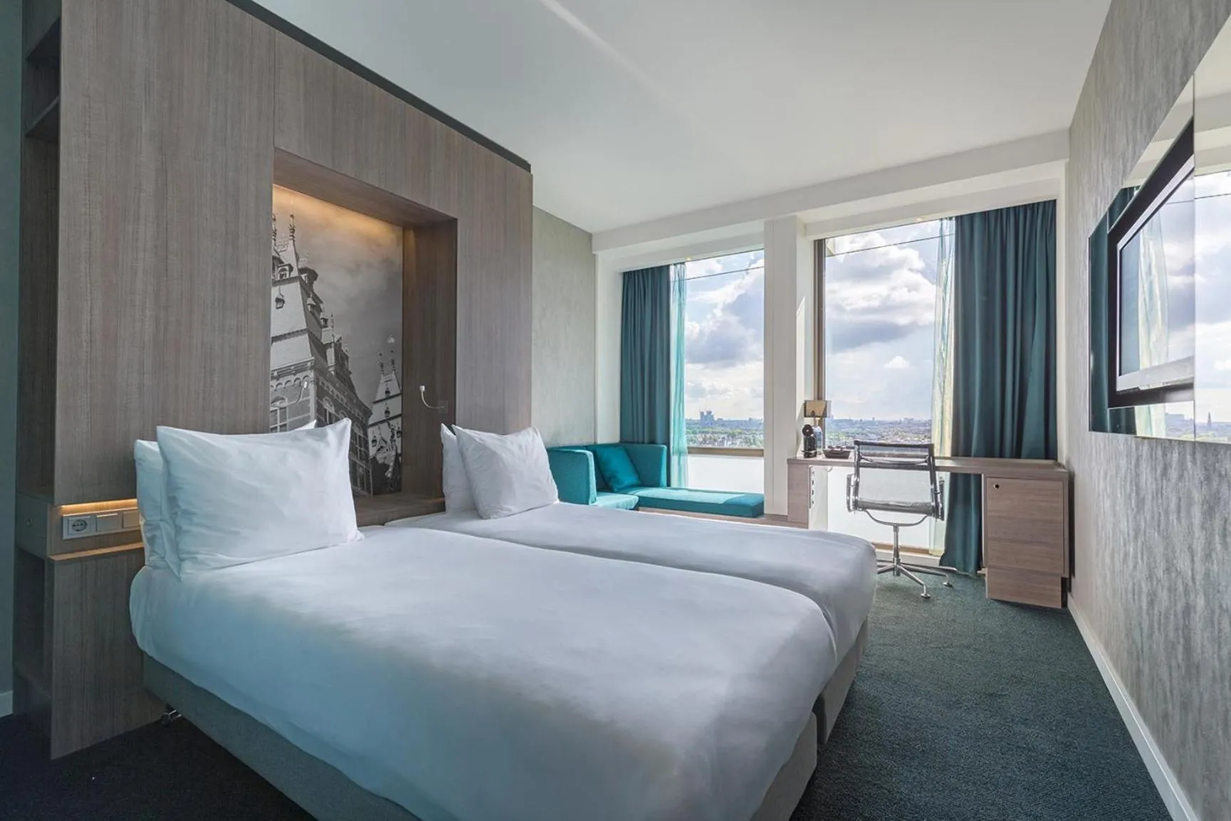 Photo of the whole room, Bed in Leonardo Hotel Amsterdam Rembrandtpark