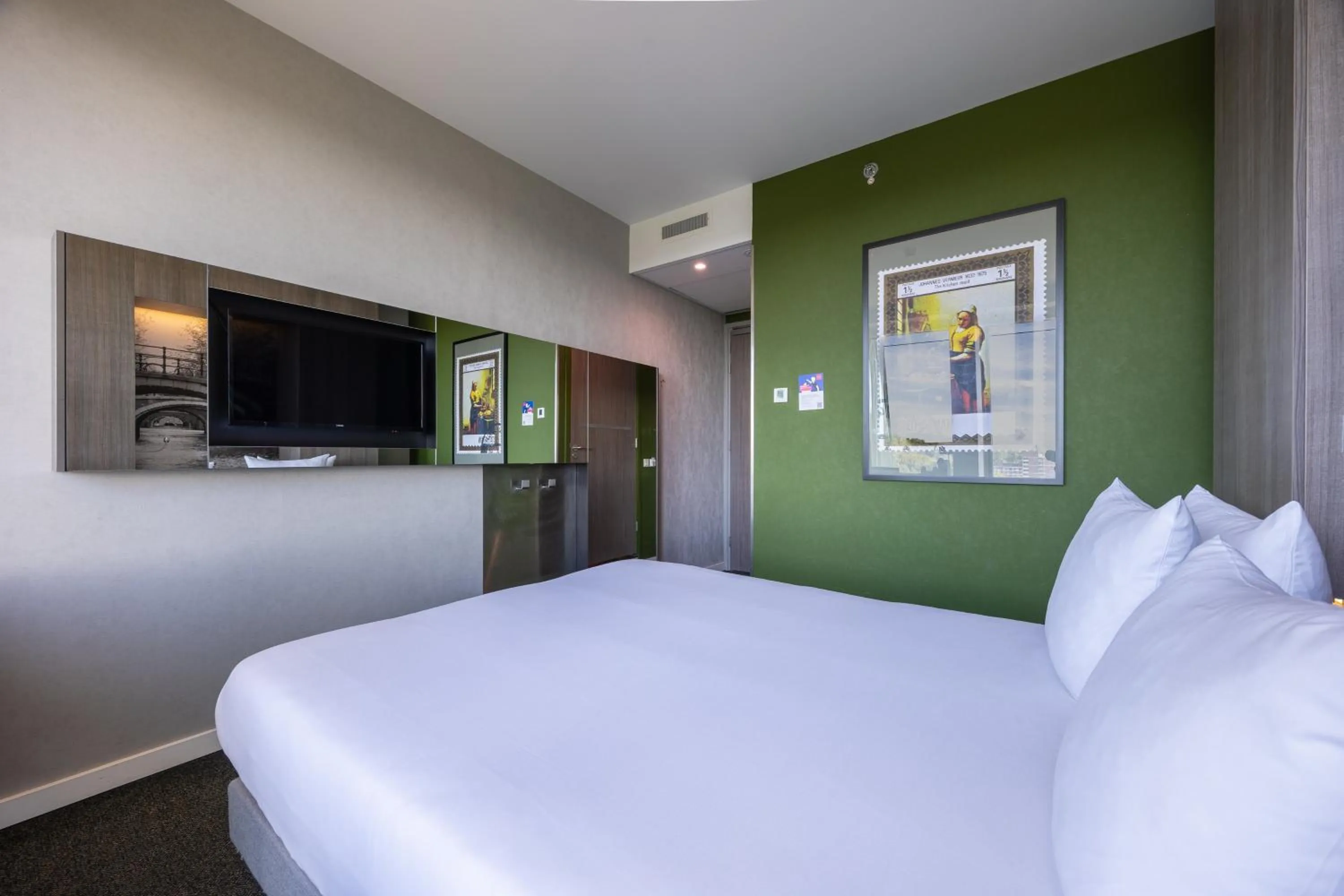 Photo of the whole room, Bed in Leonardo Hotel Amsterdam Rembrandtpark