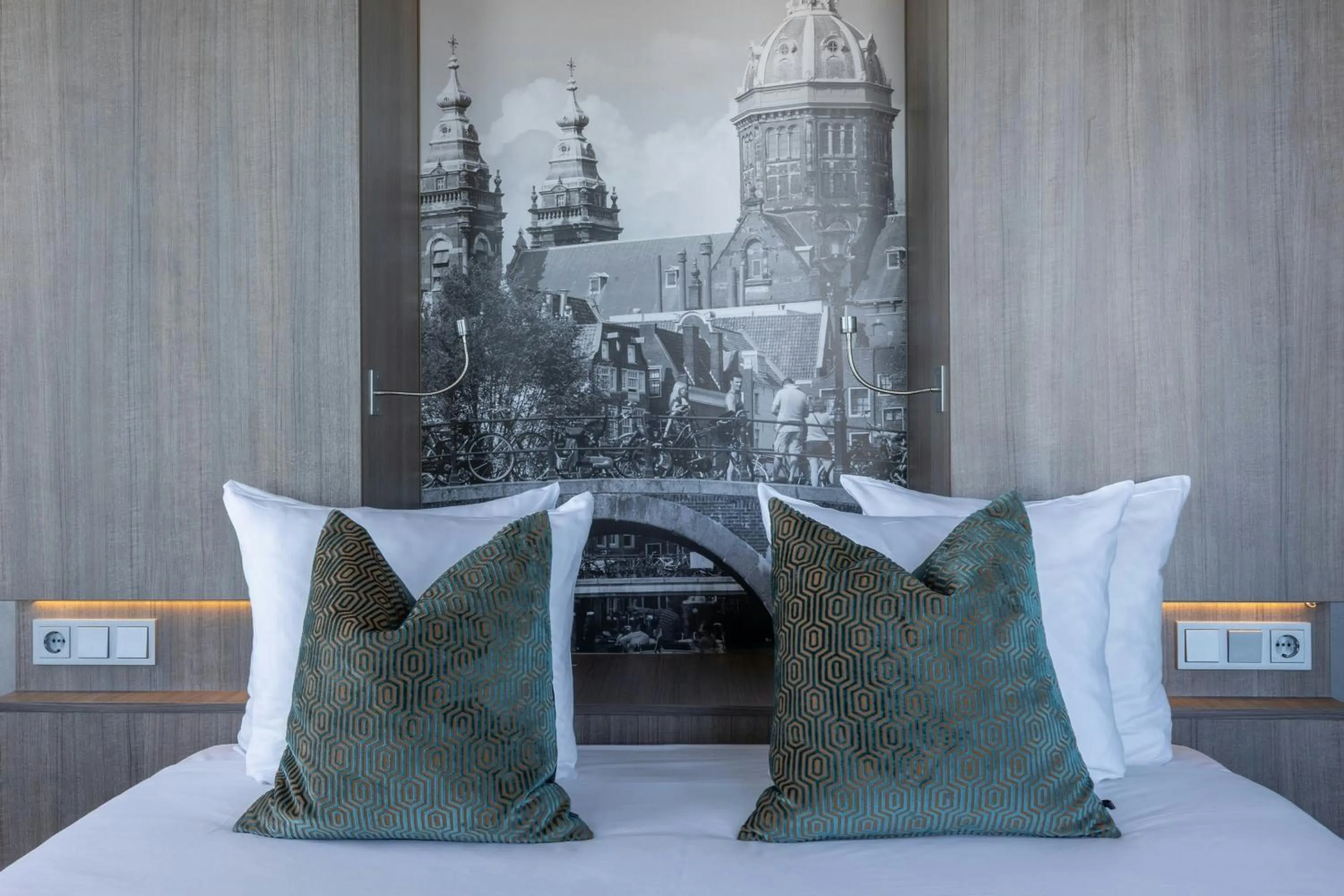 Photo of the whole room, Bed in Leonardo Hotel Amsterdam Rembrandtpark