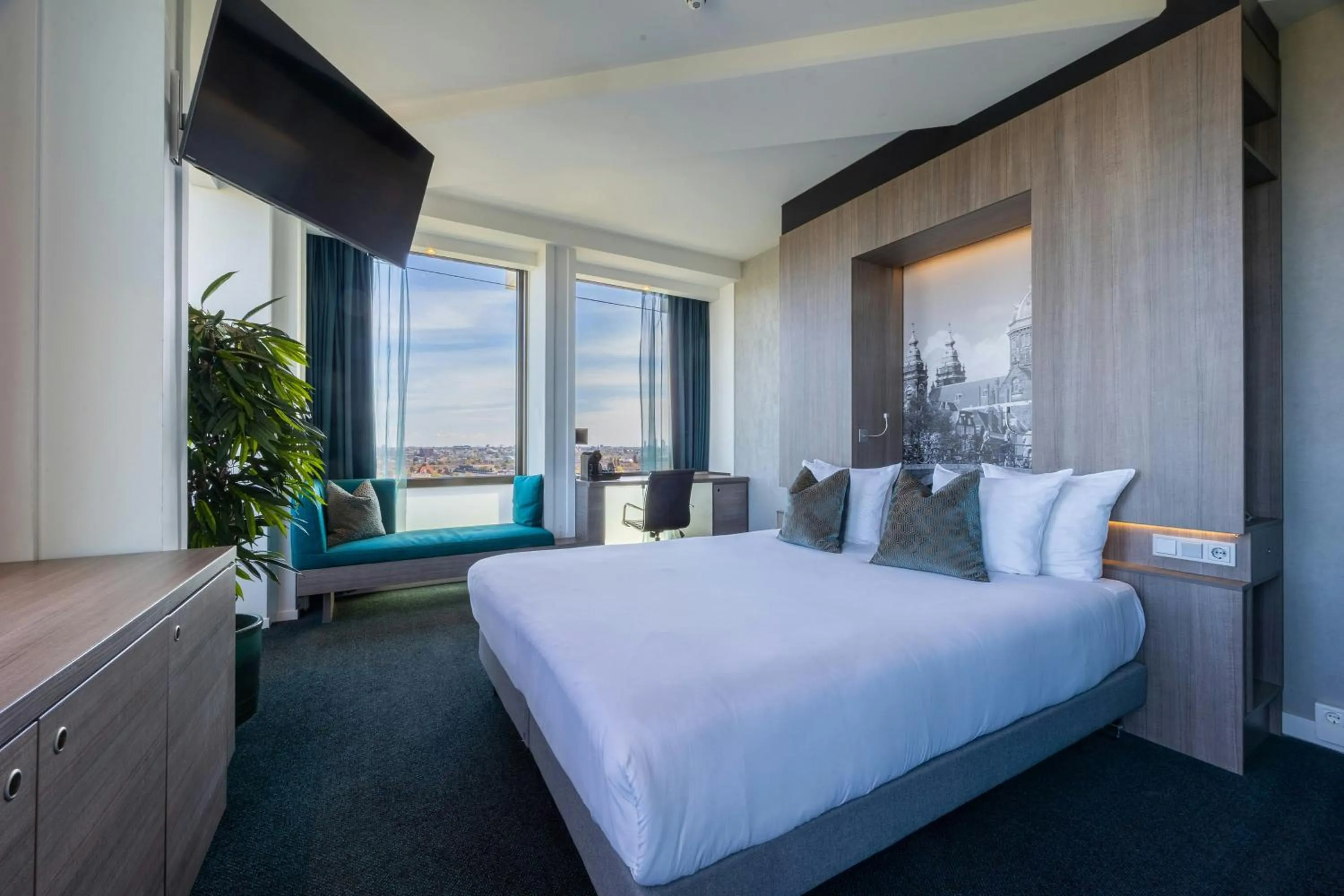 Photo of the whole room, Bed in Leonardo Hotel Amsterdam Rembrandtpark