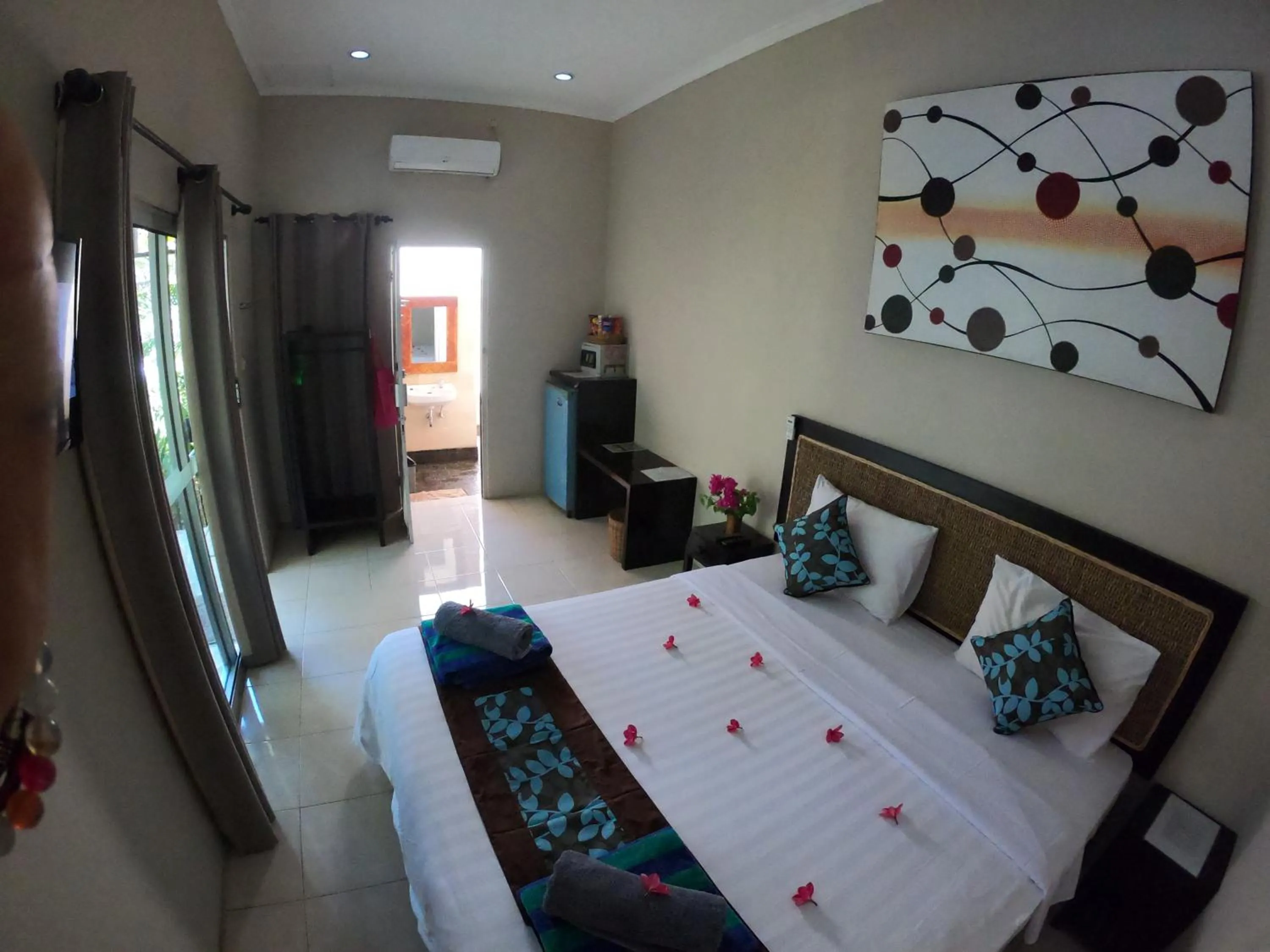 Bed in Gili Palms Resort