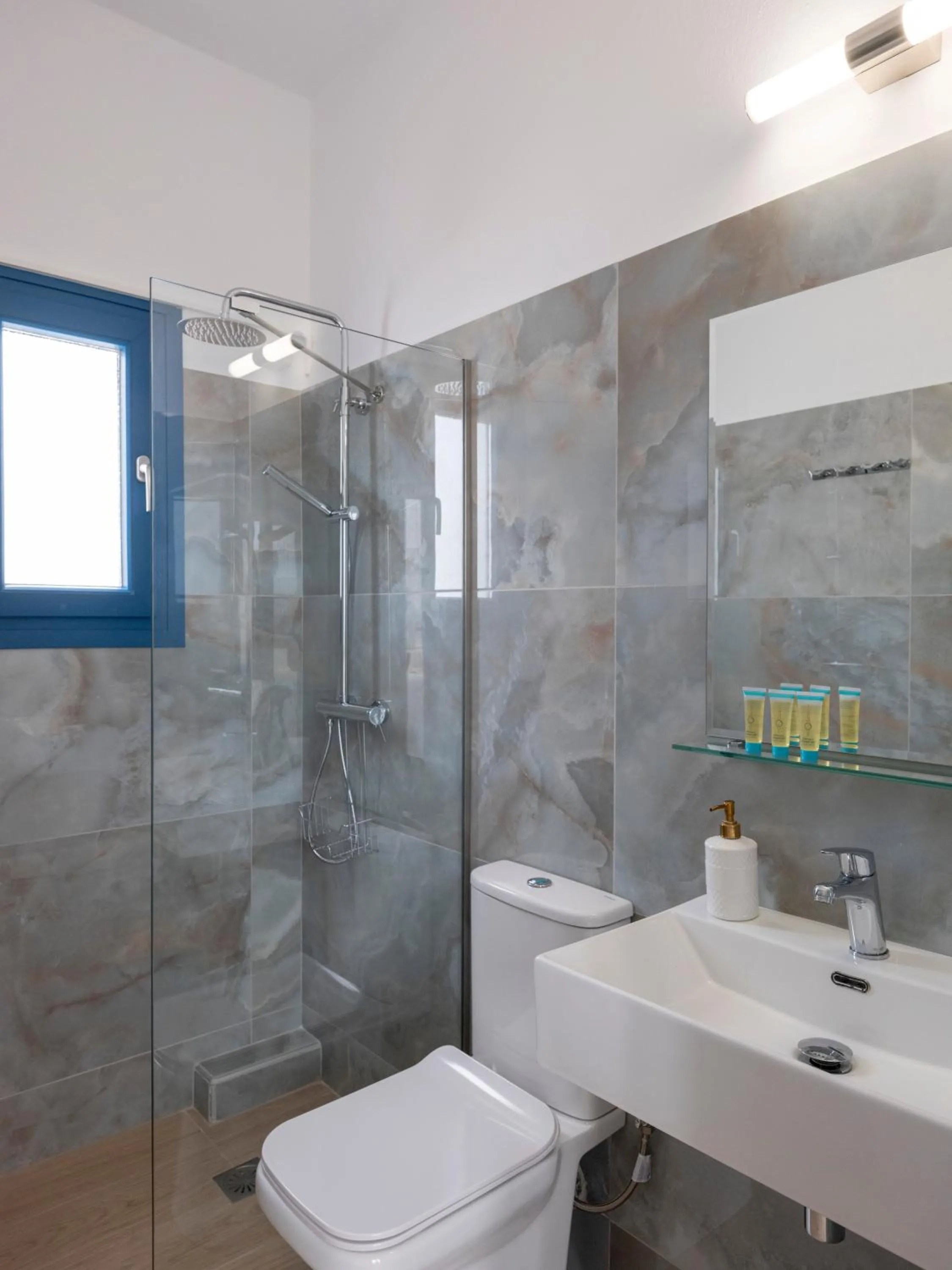 Bathroom in Ayeri Hotel