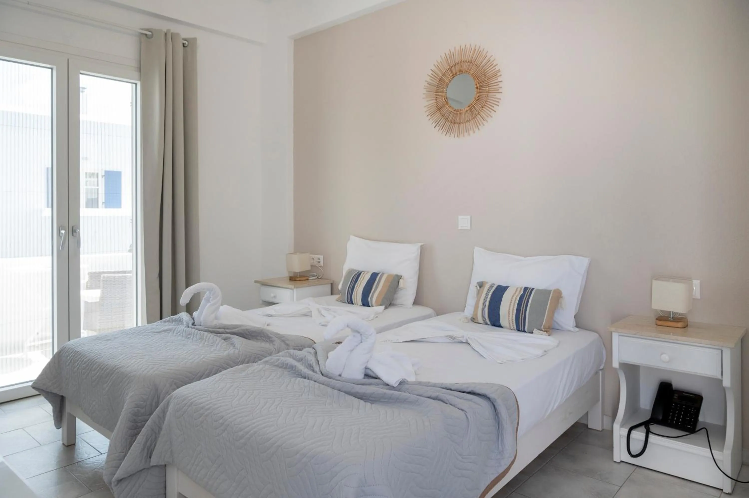 Property building, Bed in Ayeri Hotel