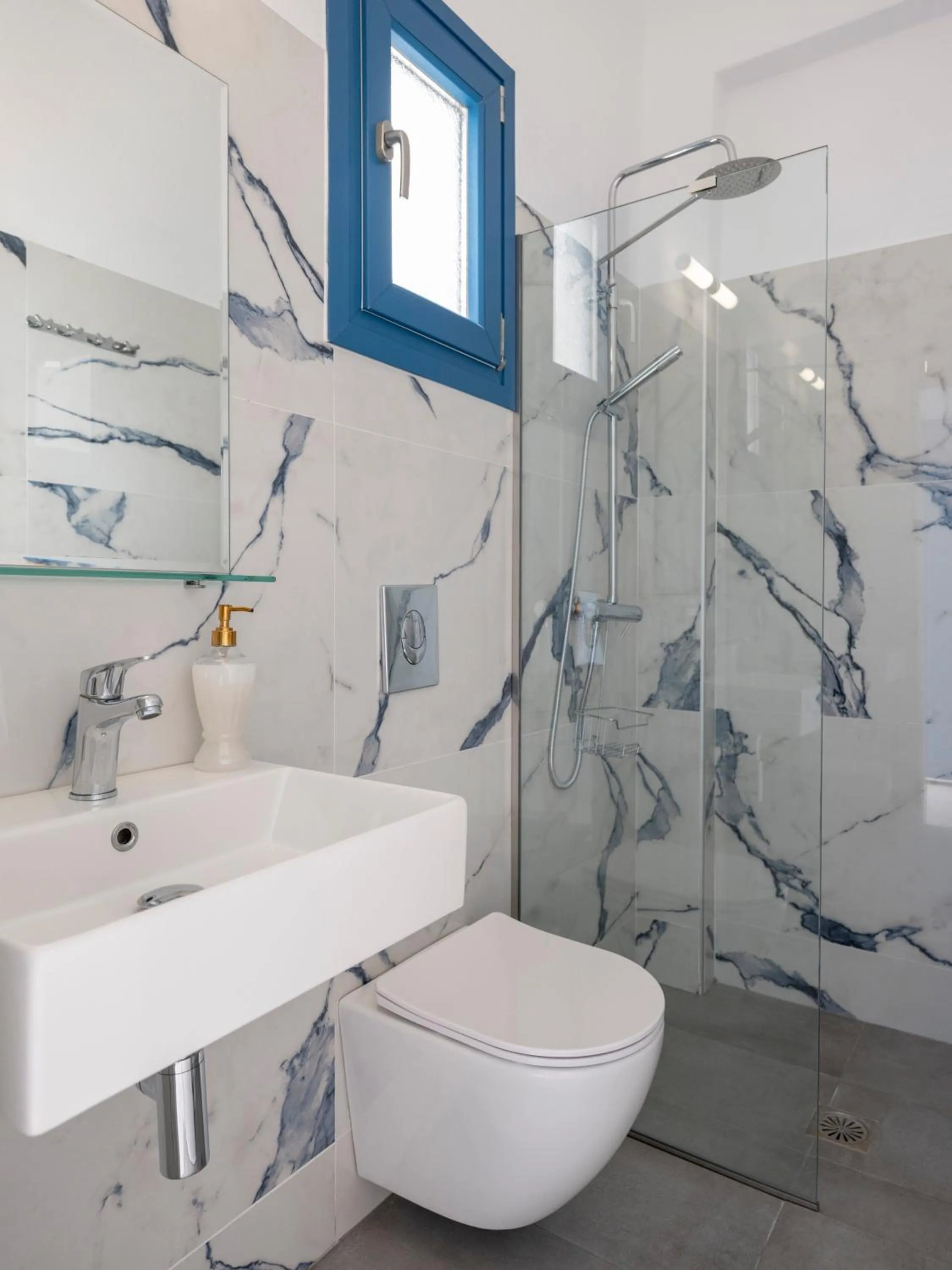 Bathroom in Ayeri Hotel