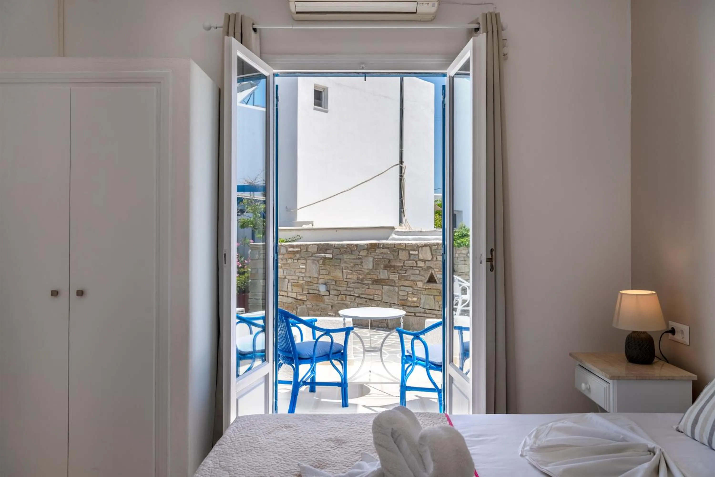 Balcony/Terrace, Bed in Ayeri Hotel